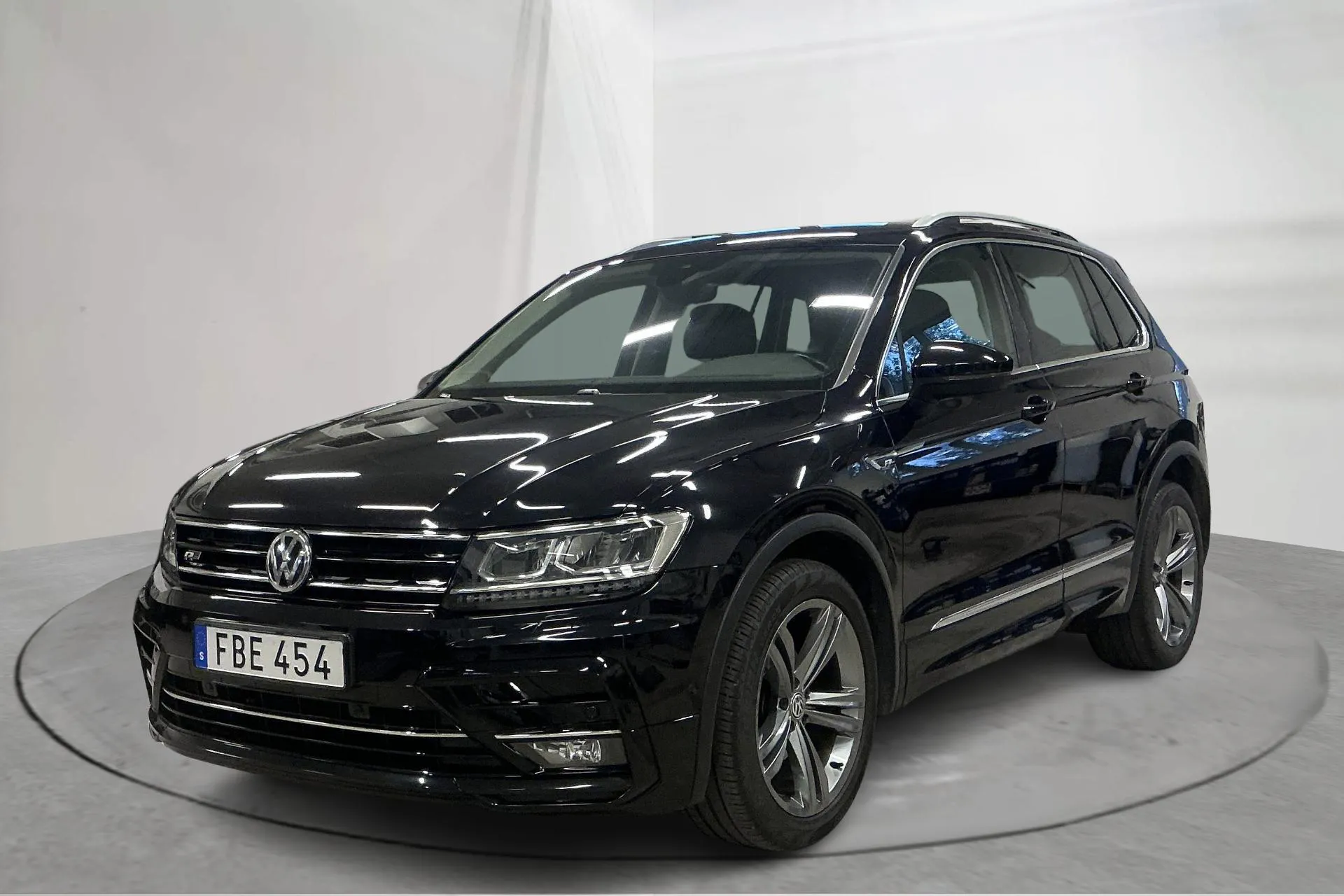Presentationsfoto 1 av 16: VW Tiguan 1.4 TSI 4MOTION (150hk) - 13 564 mil - Automat - svart - 2018