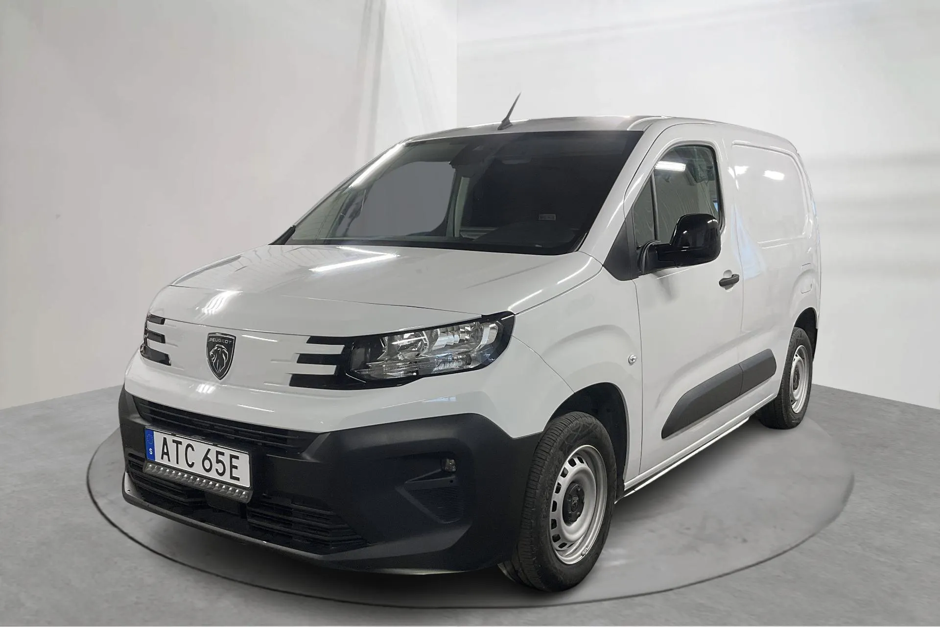 Presentation photo 1 of 16: Peugeot Partner 1.5 BlueHDi (100hk) - 35 730 km - Manual - white - 2024