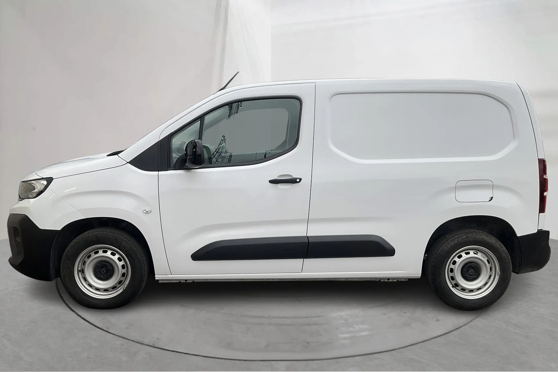 Presentation photo 2 of 16: Peugeot Partner 1.5 BlueHDi (100hk) - 35 730 km - Manual - white - 2024