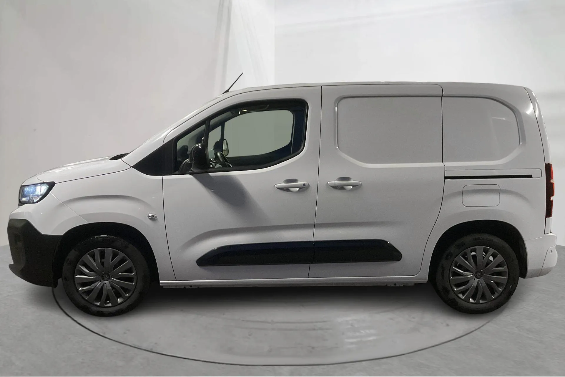 Presentationsfoto 2 av 17: Peugeot Partner 1.5 BlueHDi (100hk) - 3 108 mil - Manuell - vit - 2024