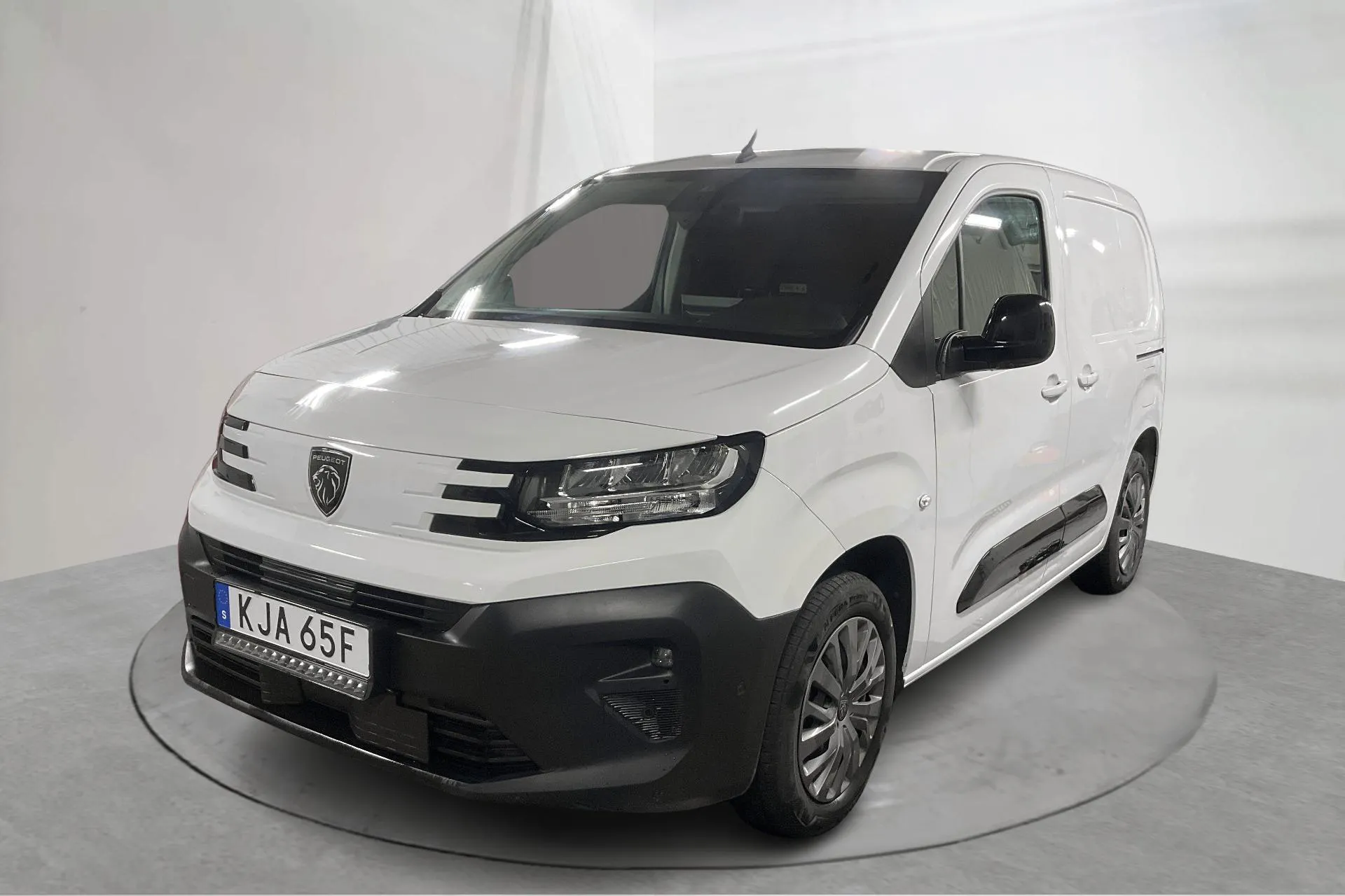 Presentationsfoto 1 av 17: Peugeot Partner 1.5 BlueHDi (100hk) - 3 108 mil - Manuell - vit - 2024