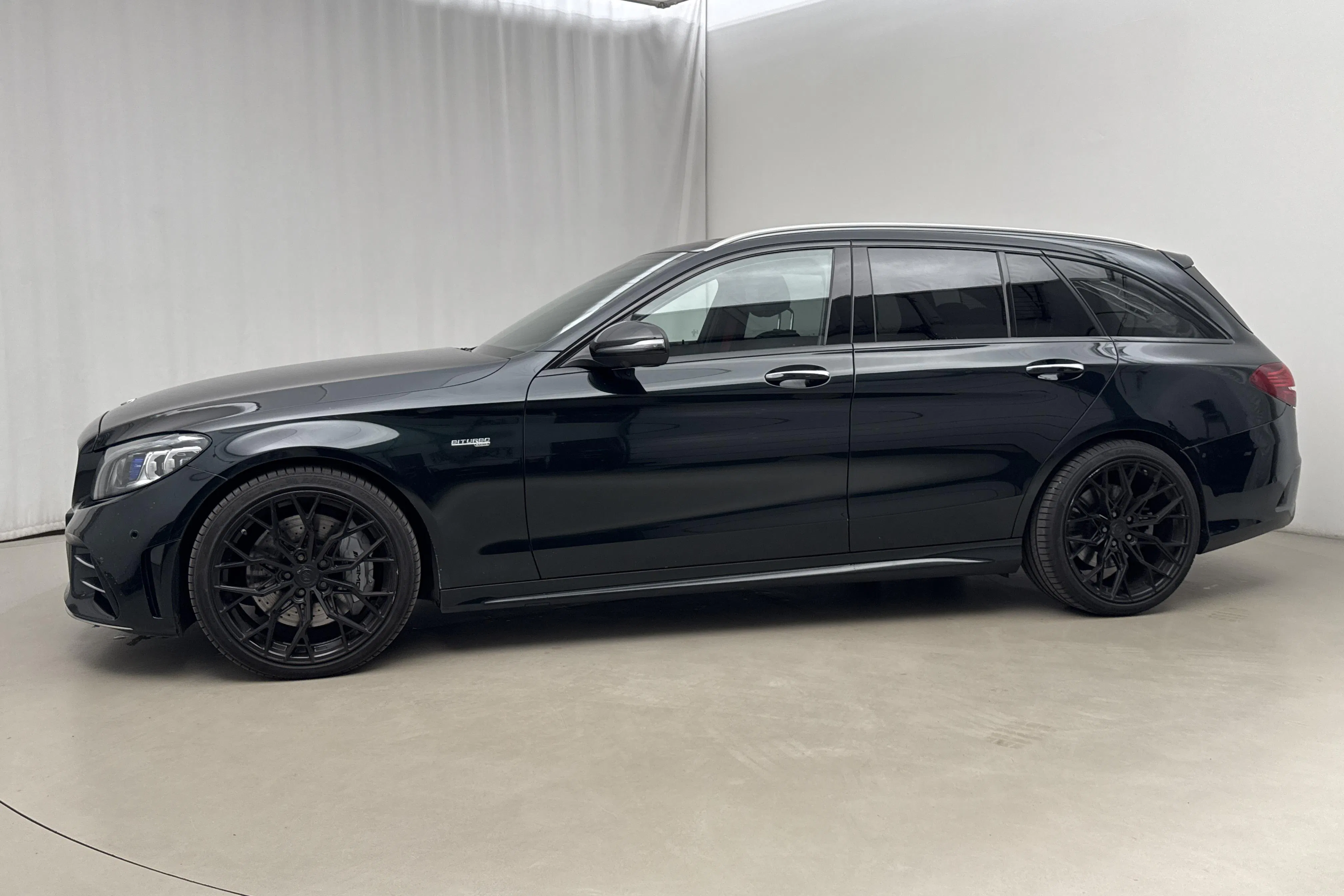 Presentationsfoto 2 av 22: Mercedes C 43 AMG 4MATIC Kombi S205 (390hk) - 10 532 mil - Automat - grön - 2018
