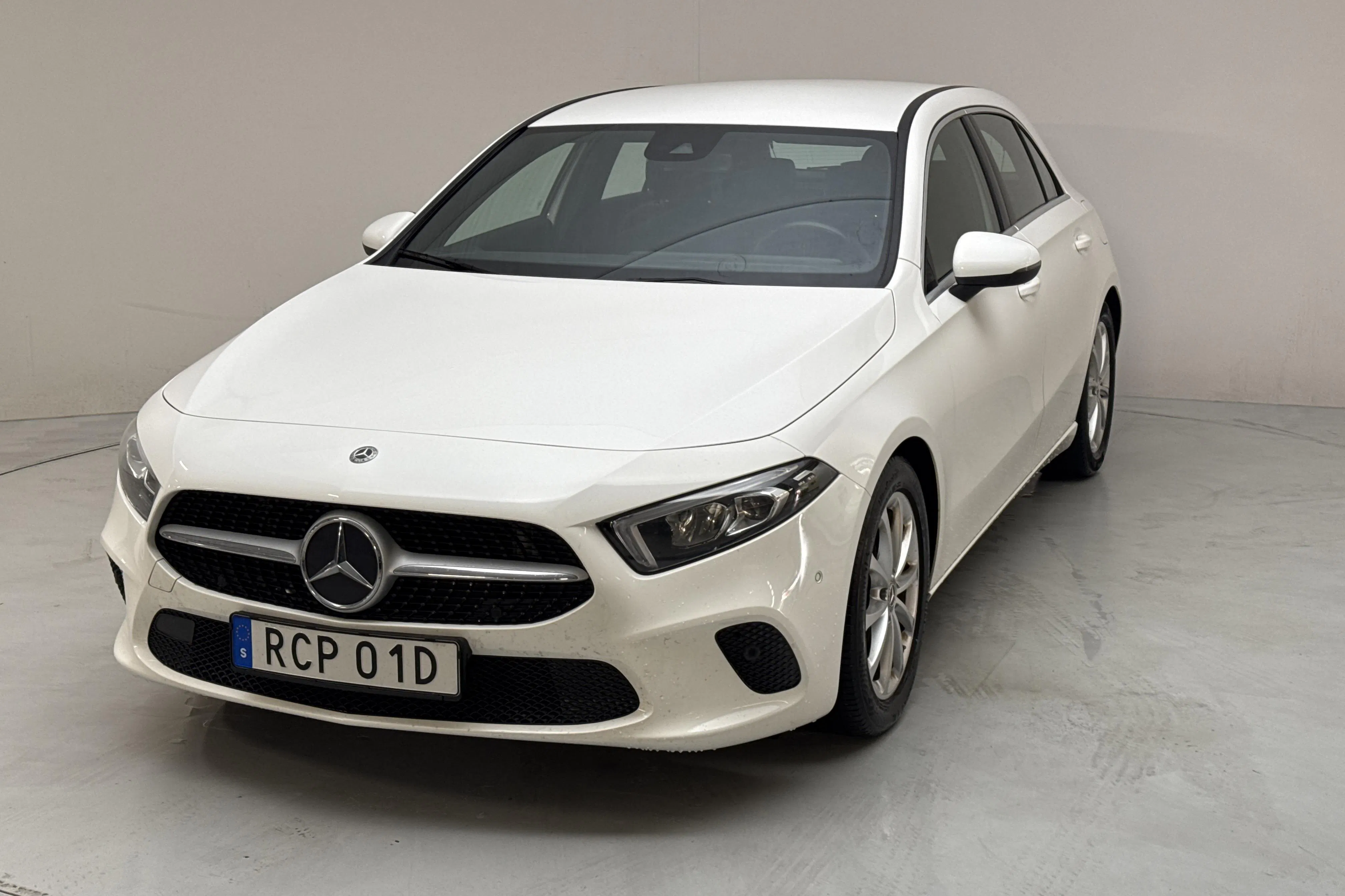Presentationsfoto 1 av 13: Mercedes A 180 5dr W177 (136hk) - 16 860 mil - Automat - vit - 2020