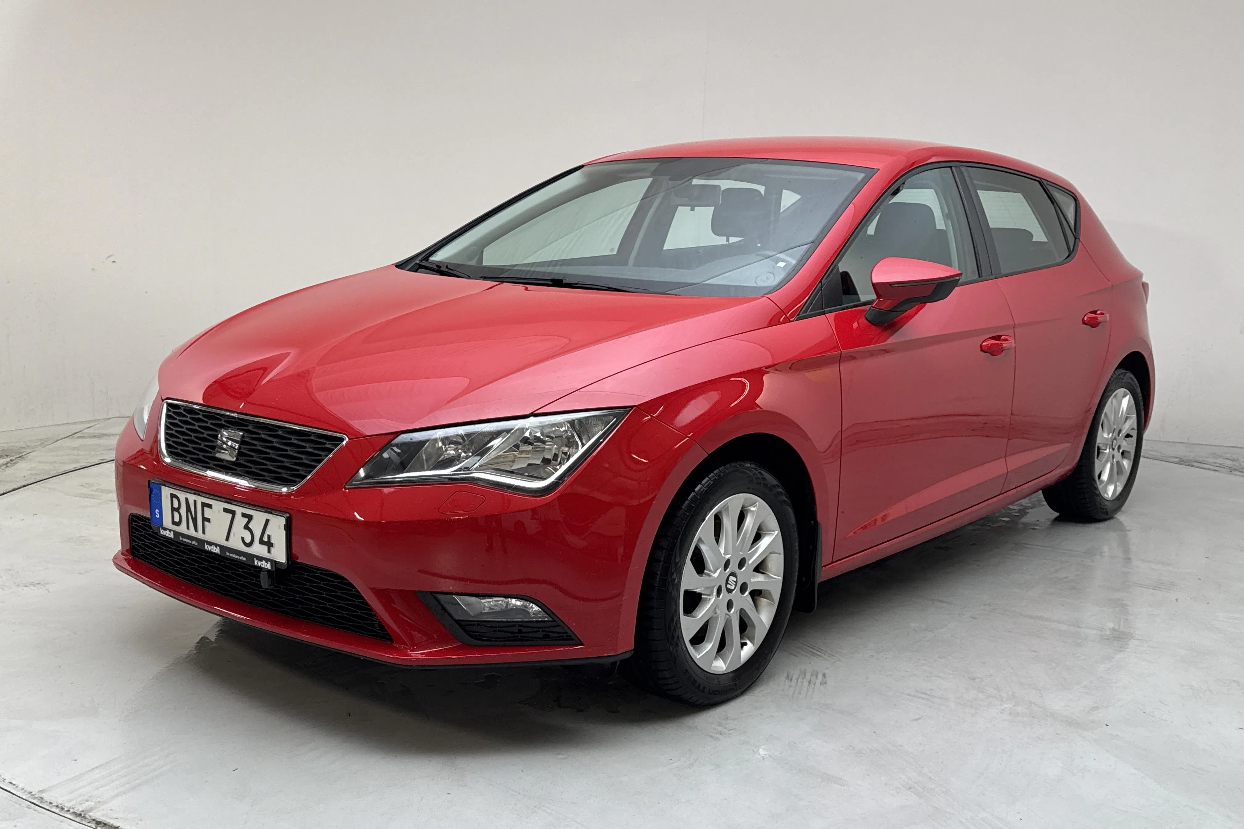 Presentationsfoto 1 av 12: Seat Leon 1.4 TGI 5dr (110hk) - 8 439 mil - Manuell - röd - 2016
