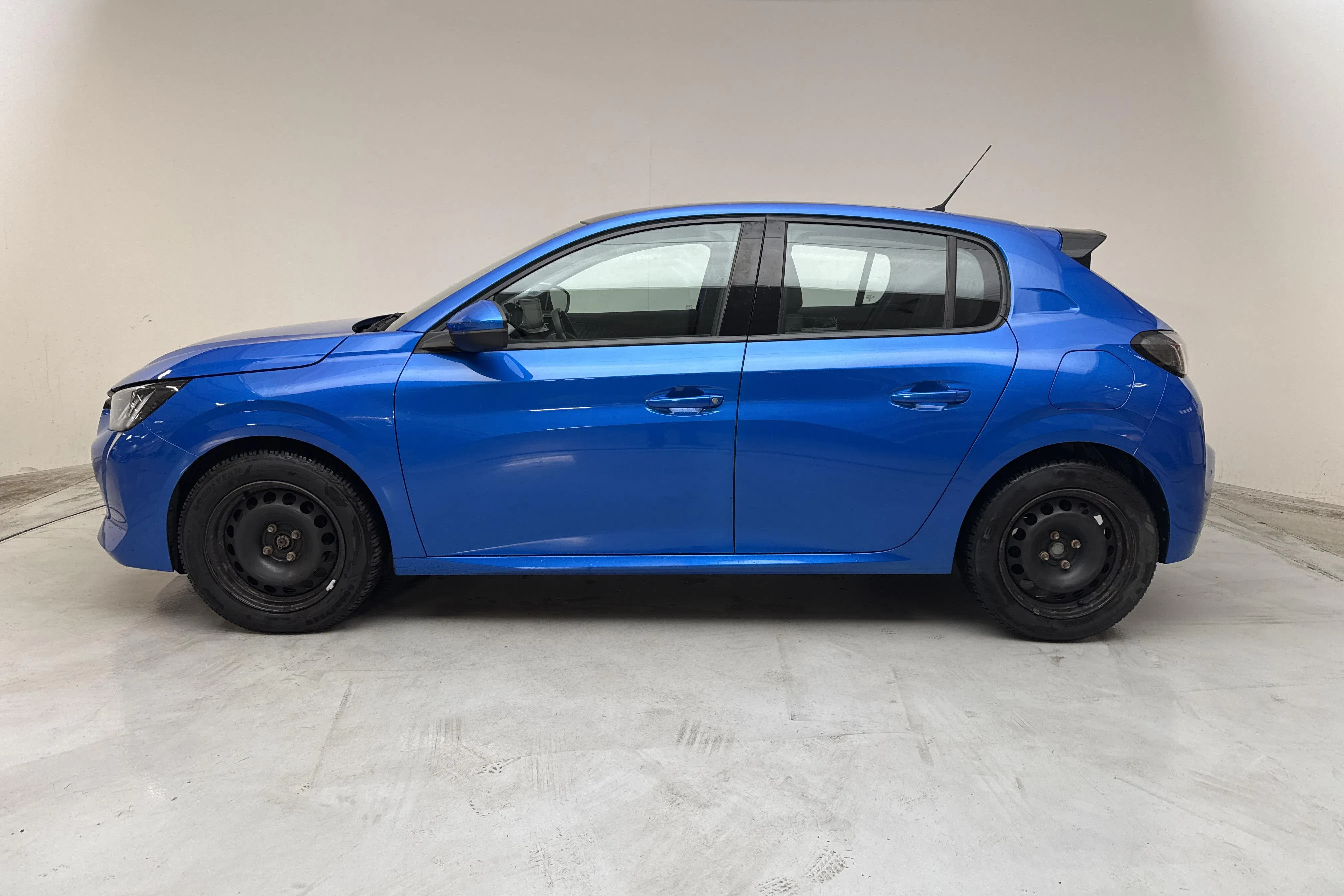 Presentation photo 2 of 12: Peugeot 208 1.2 PureTech 5dr (100hk) - 36 370 km - Automatic - blue - 2020