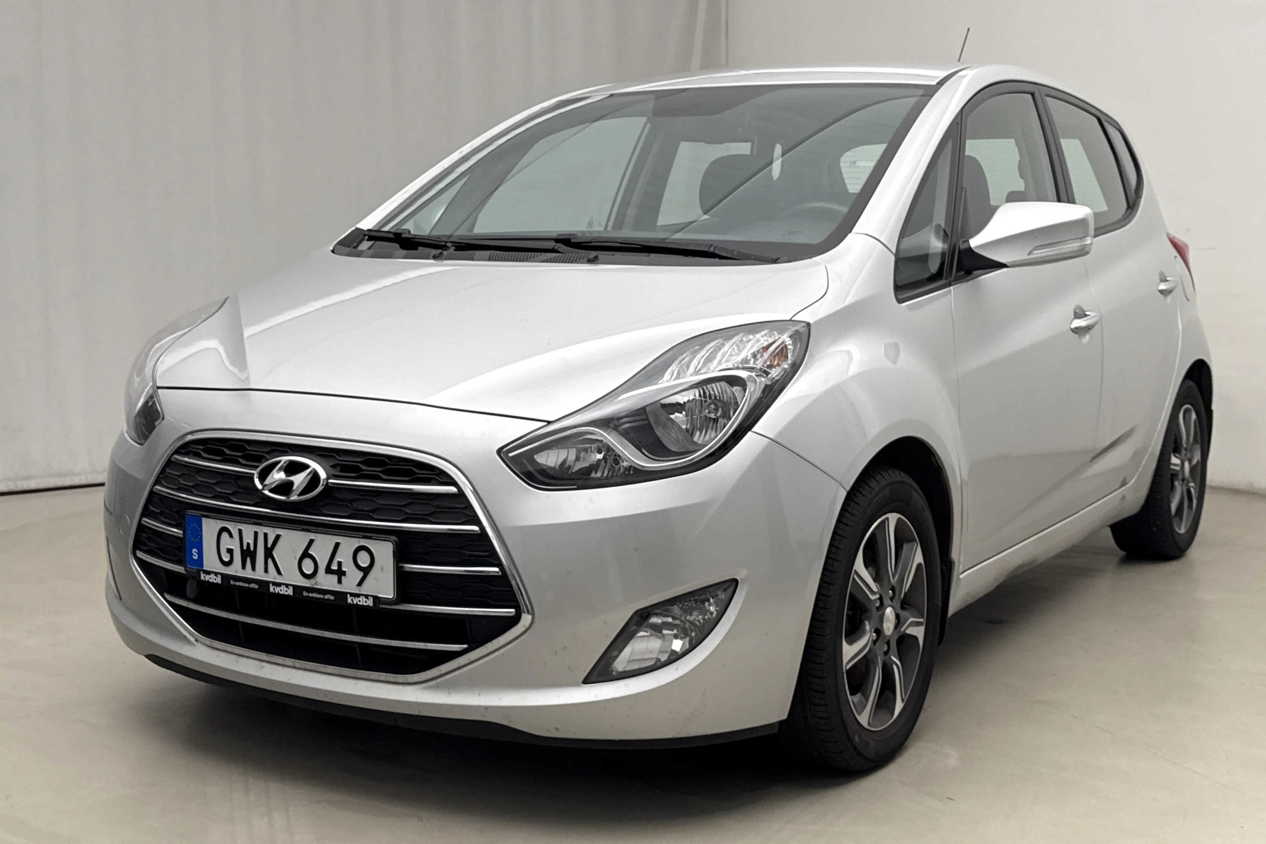 Presentationsfoto 1 av 17: Hyundai ix20 1.6 (125hk) - 12 602 mil - Automat - silver - 2016