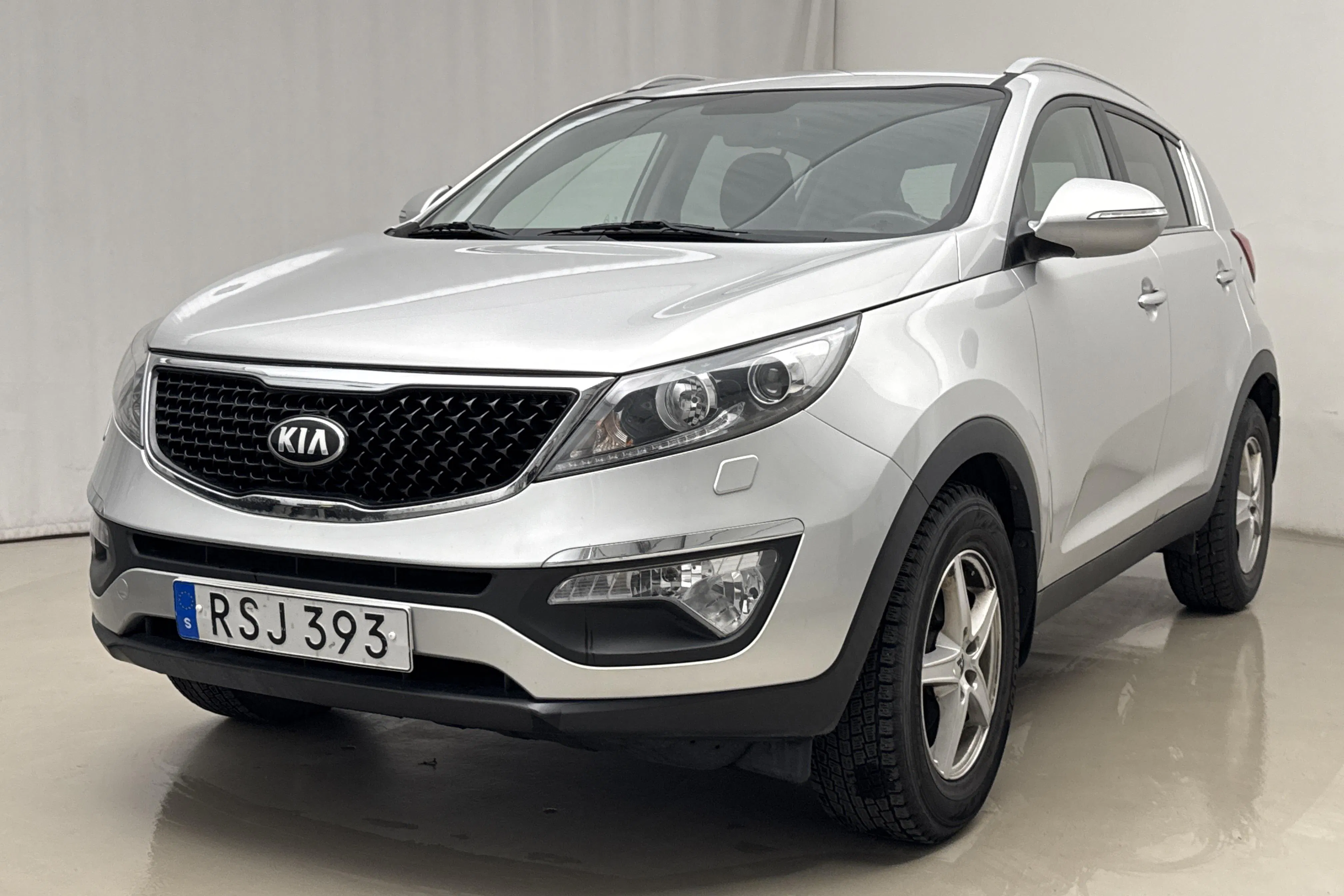 Presentationsfoto 1 av 15: KIA Sportage 1.6 2WD (136hk) - 13 377 mil - Manuell - grå - 2015