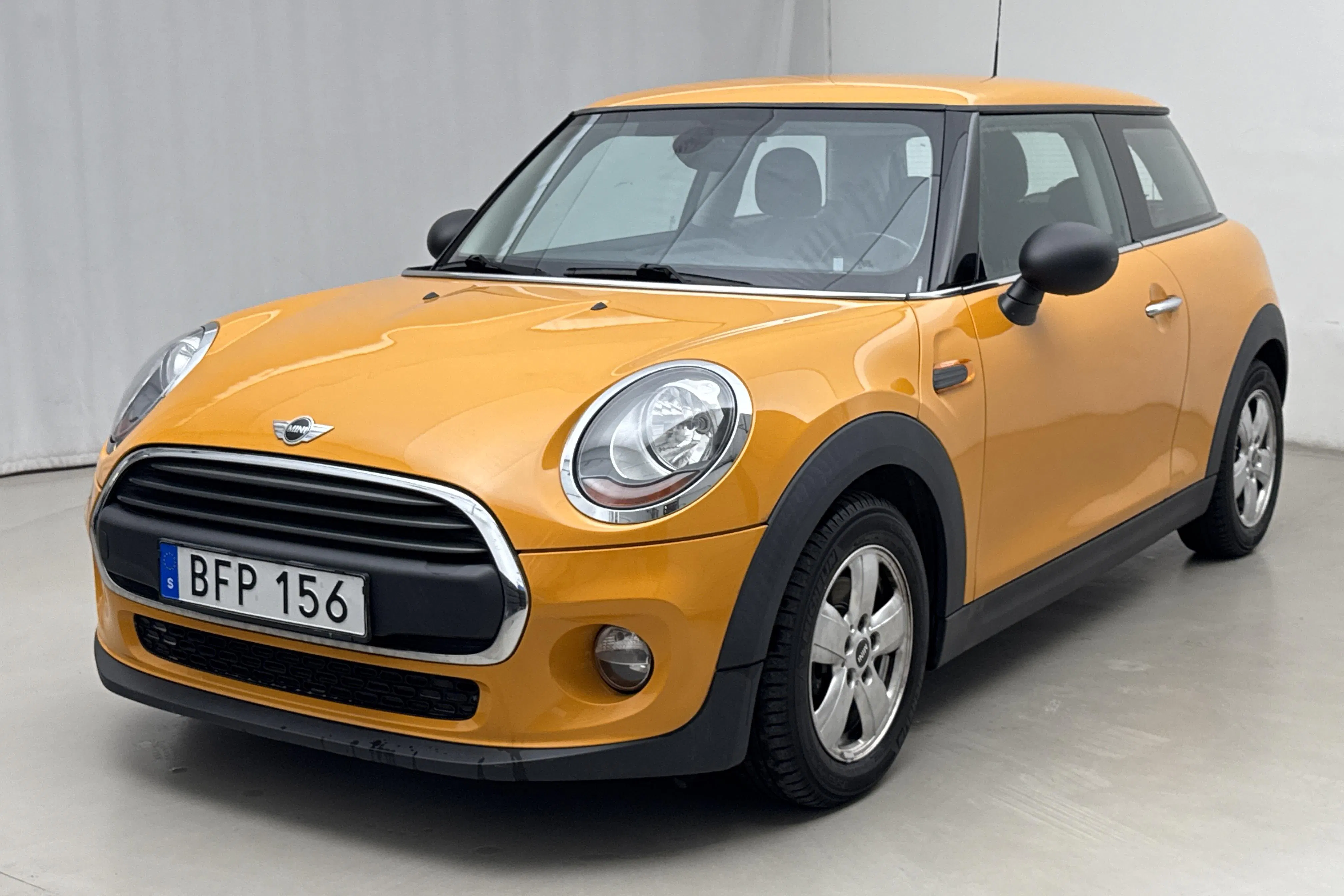 Presentation photo 1 of 14: MINI One 3dr (102hk) - 106 140 km - Manual - orange - 2016