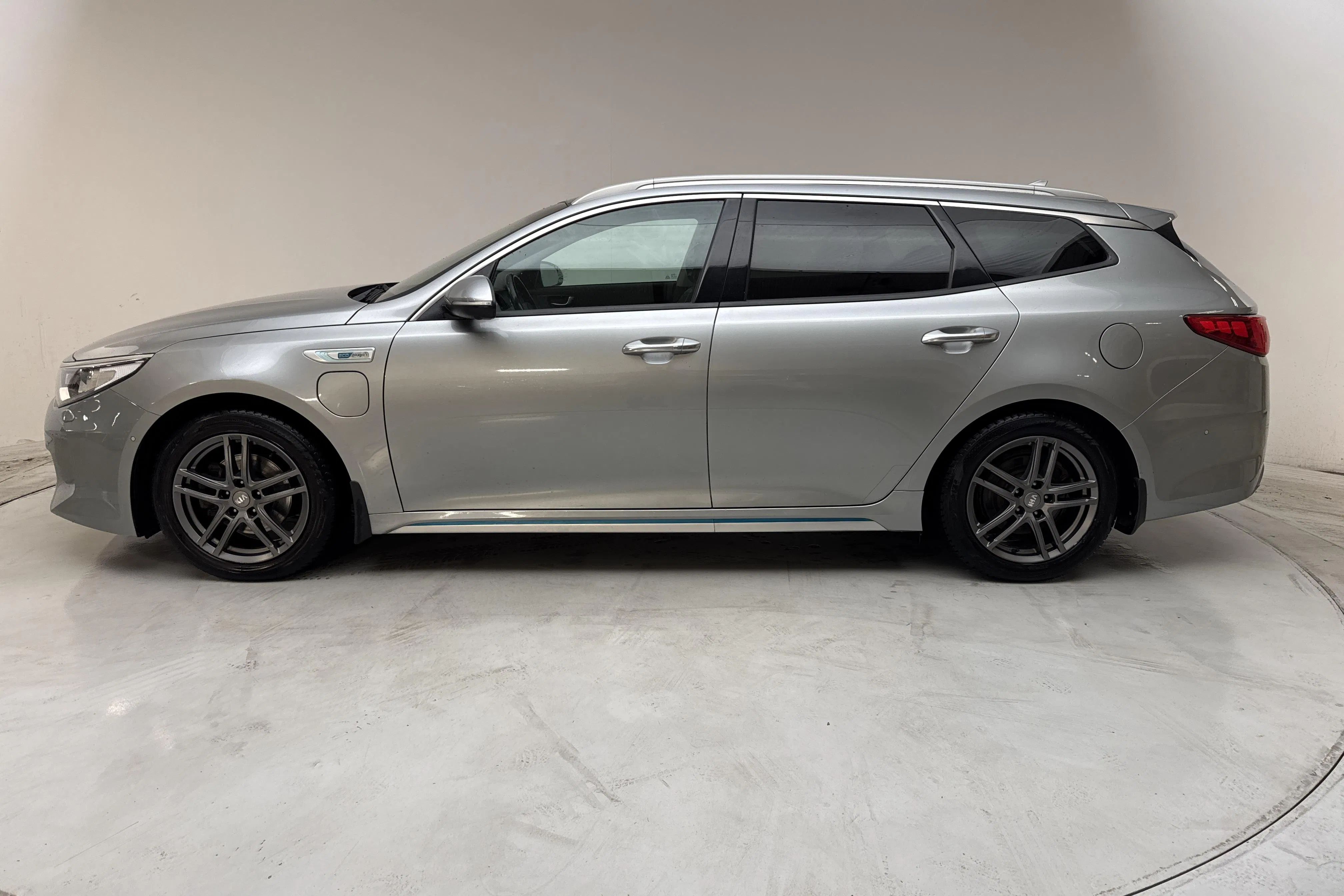 Presentation photo 2 of 15: KIA Optima 2.0 GDi Plug-in Hybrid SW (205hk) - 143 640 km - Automatic - gray - 2018