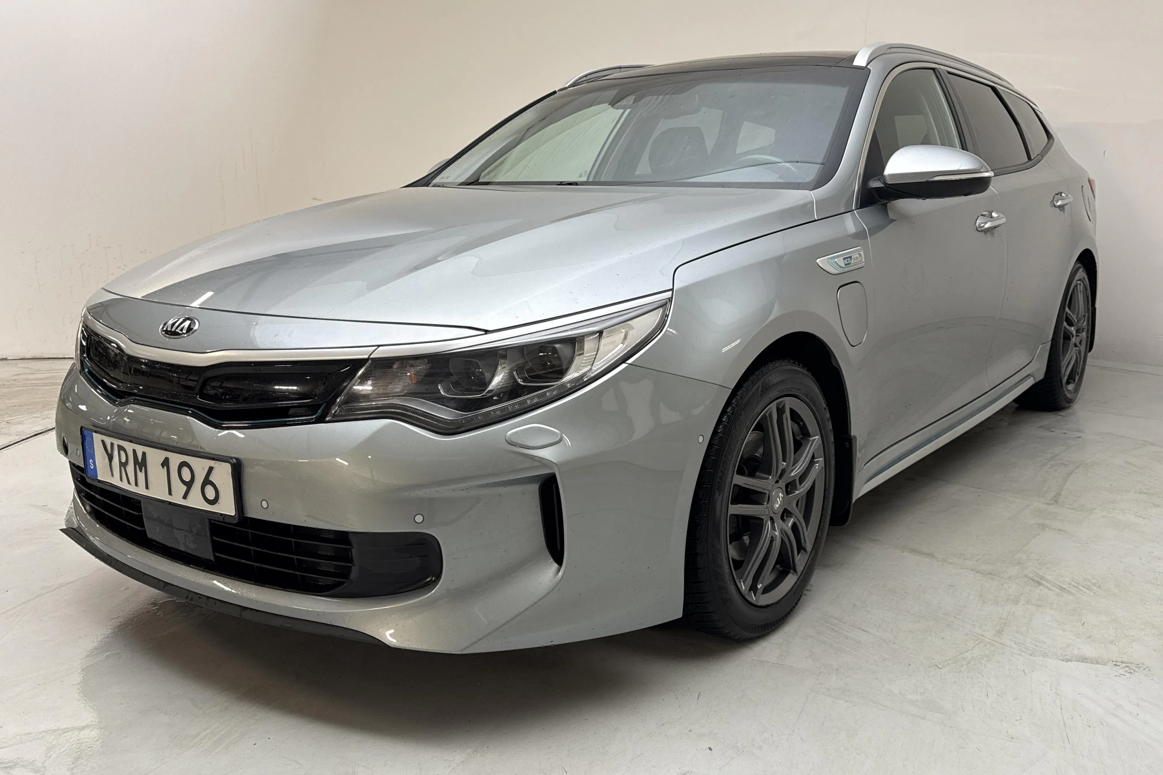Presentation photo 1 of 15: KIA Optima 2.0 GDi Plug-in Hybrid SW (205hk) - 143 640 km - Automatic - gray - 2018