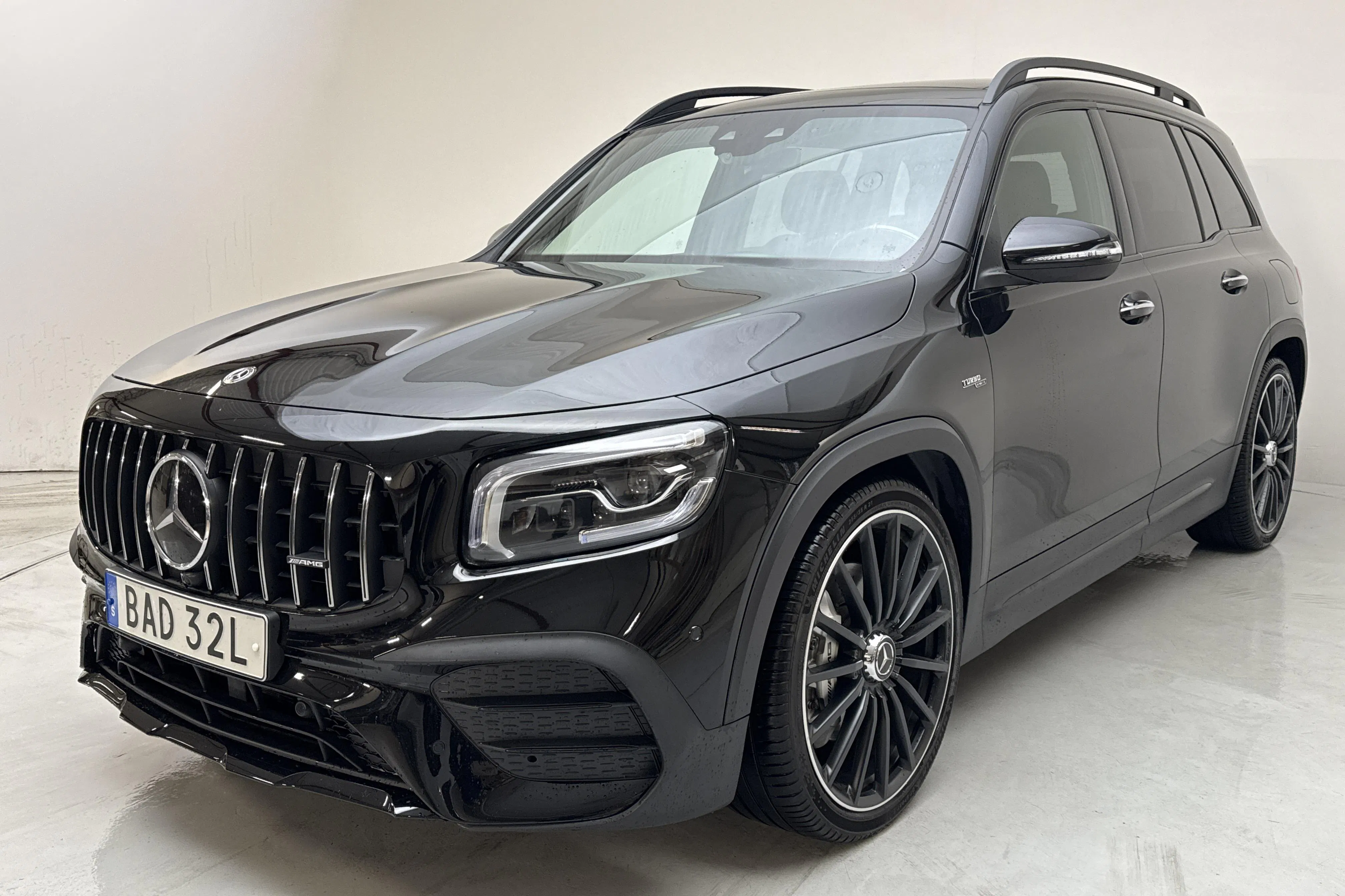 Presentationsfoto 1 av 18: Mercedes GLB 35 AMG 4MATIC X247 (306hk) - 13 974 mil - Automat - svart - 2021