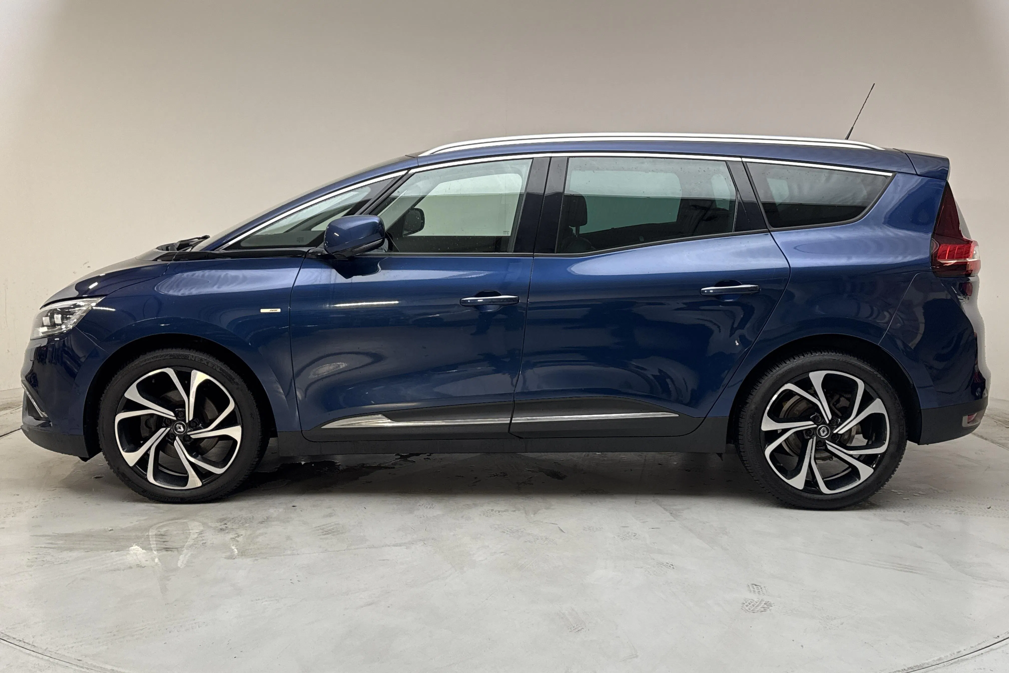 Presentationsfoto 2 av 13: Renault Grand Scénic 1.5 dCi (110hk) - 10 561 mil - Automat - blå - 2017