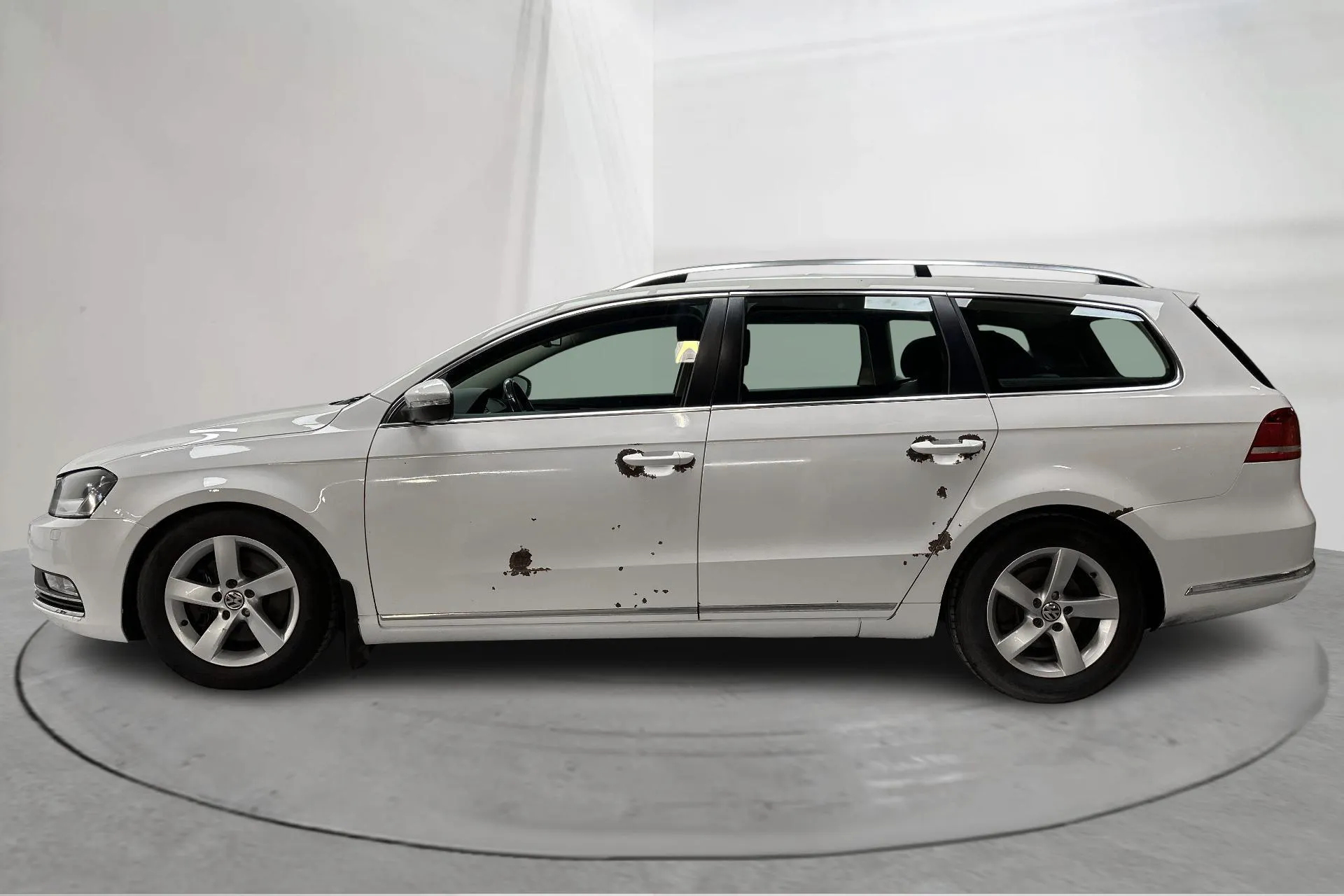 Presentation photo 2 of 16: VW Passat 2.0 TDI BlueMotion Technology Variant 4Motion (140hk) - 253 880 km - Manual - white - 2013