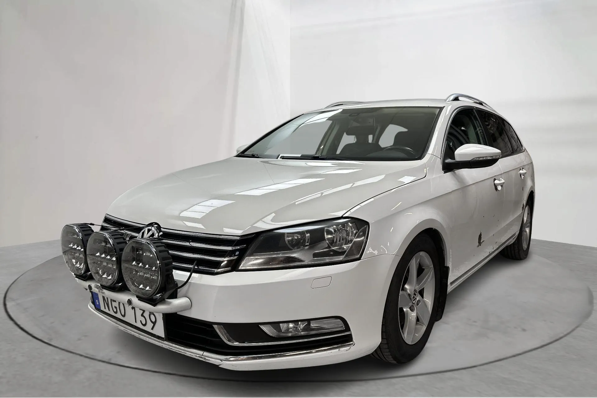Presentation photo 1 of 16: VW Passat 2.0 TDI BlueMotion Technology Variant 4Motion (140hk) - 253 880 km - Manual - white - 2013