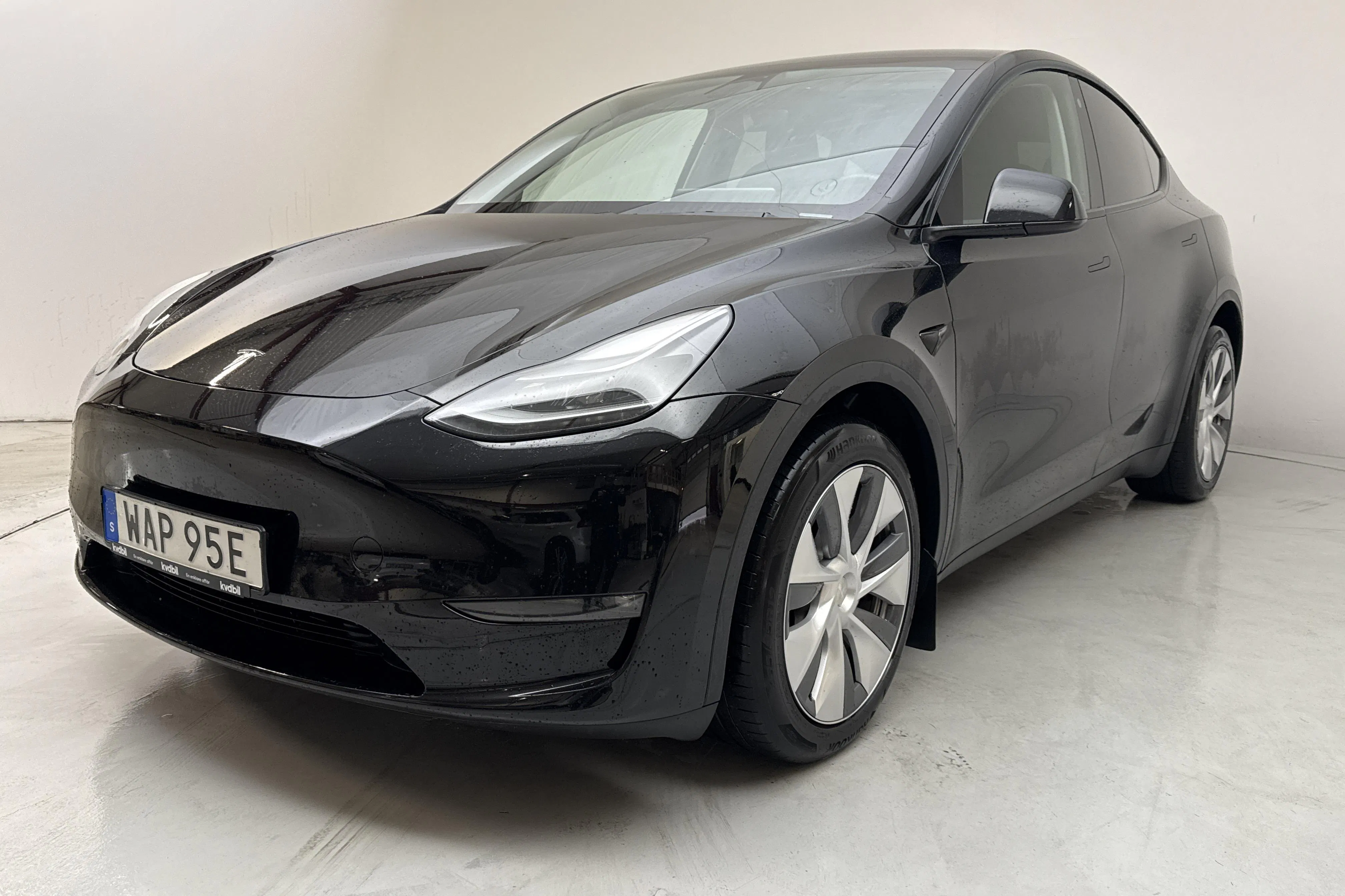 Presentationsfoto 1 av 19: Tesla Model Y Long Range Dual Motor AWD - 4 936 mil - Automat - svart - 2023