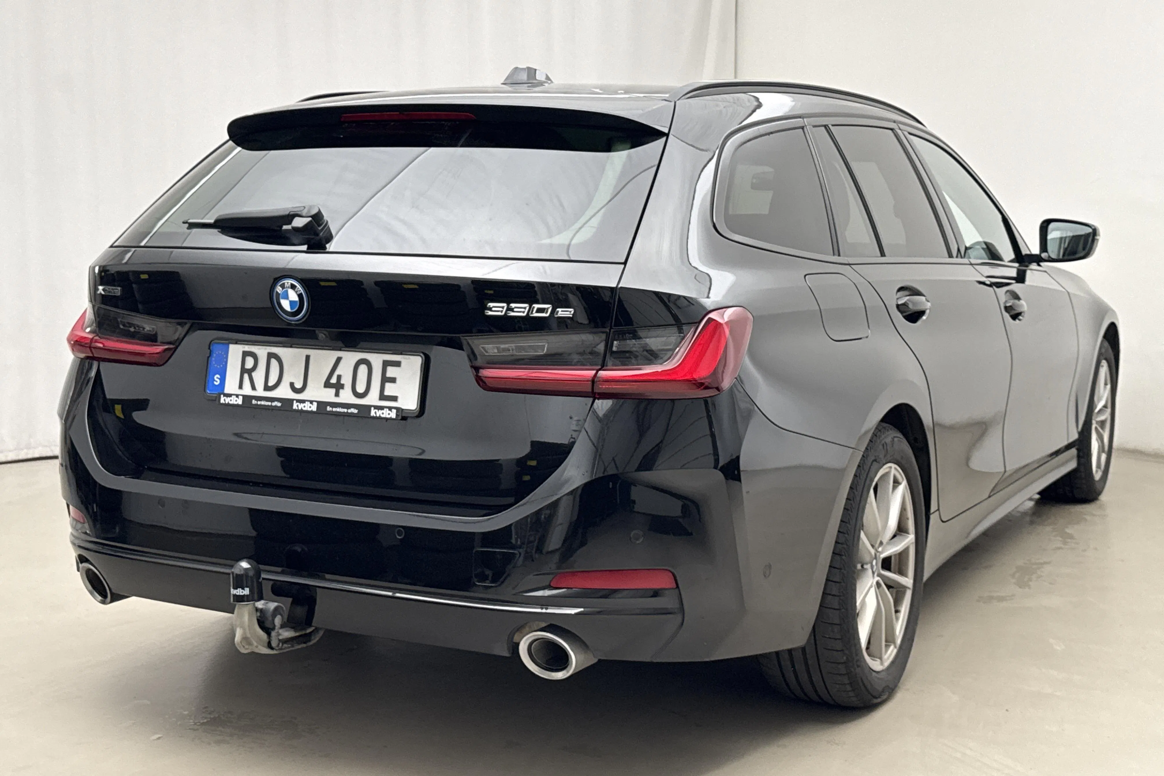 Presentationsfoto 2 av 20: BMW 330e xDrive Touring LCI, G21 (292hk) - 3 906 mil - Automat - svart - 2024