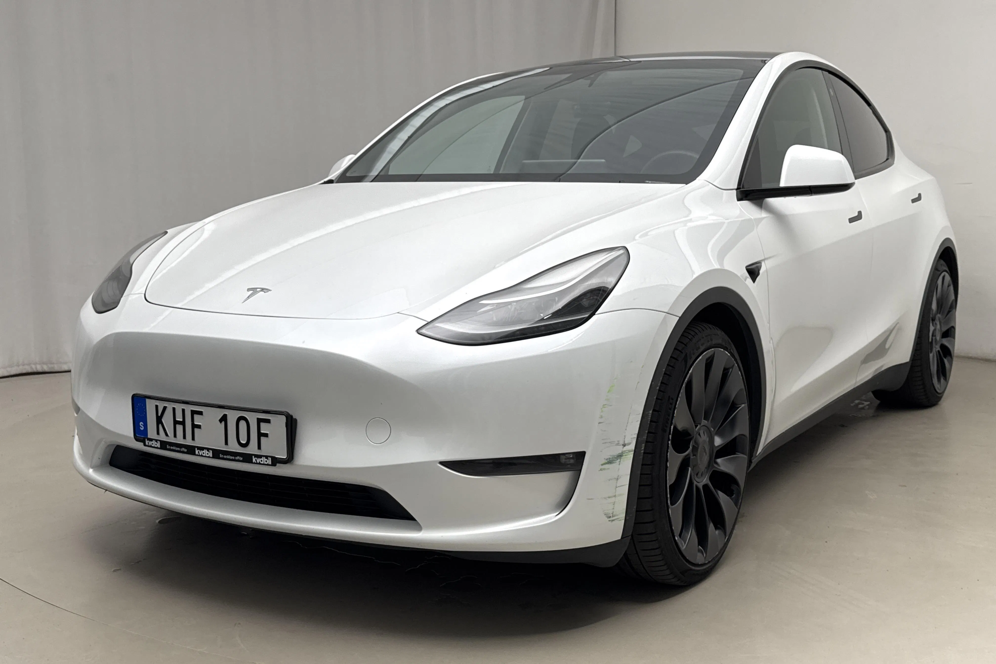 Presentationsfoto 1 av 24: Tesla Model Y Performance Dual Motor AWD - 11 374 mil - Automat - vit - 2023