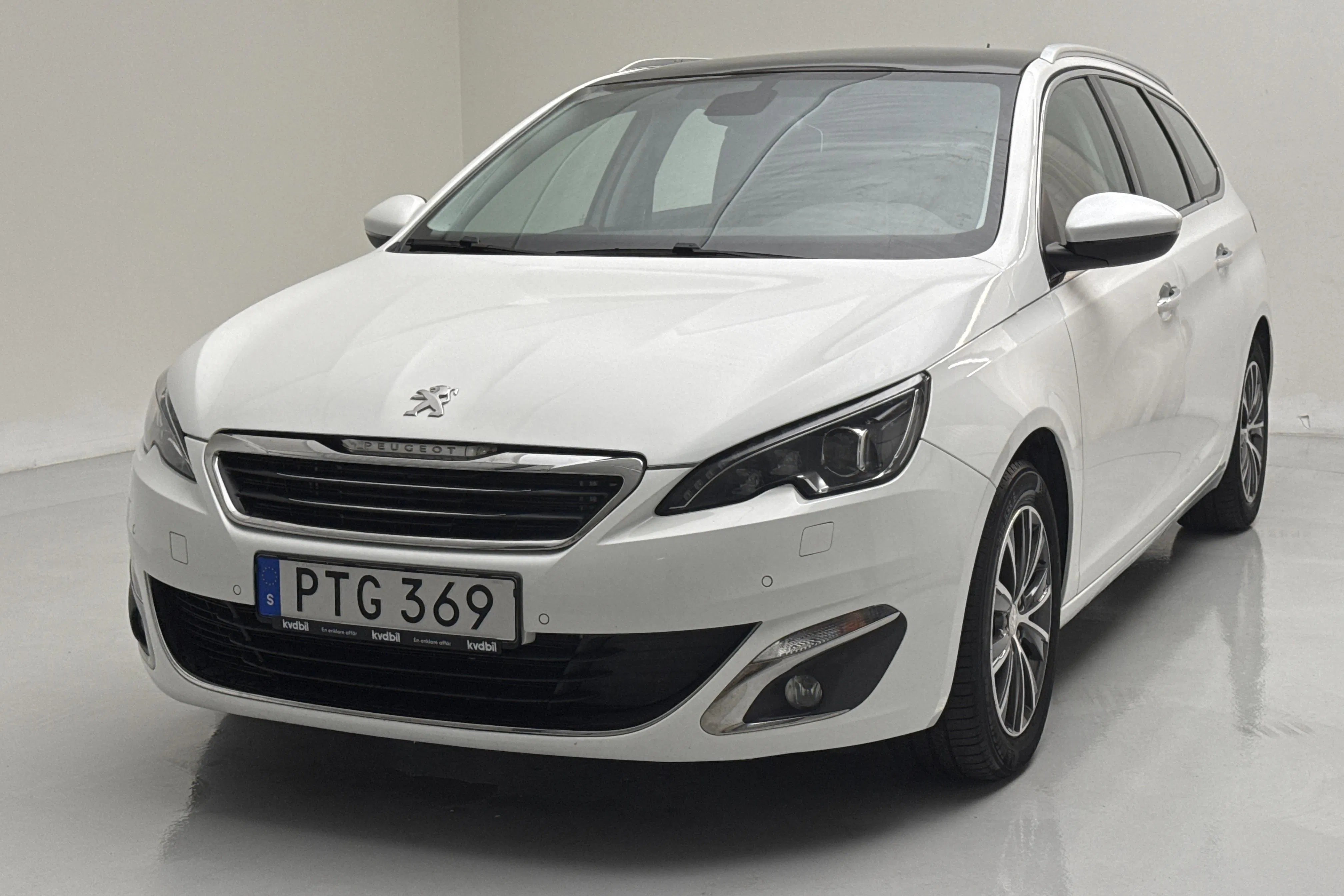 Presentationsfoto 1 av 13: Peugeot 308 SW BlueHDi (120hk) - 6 258 mil - Manuell - vit - 2015