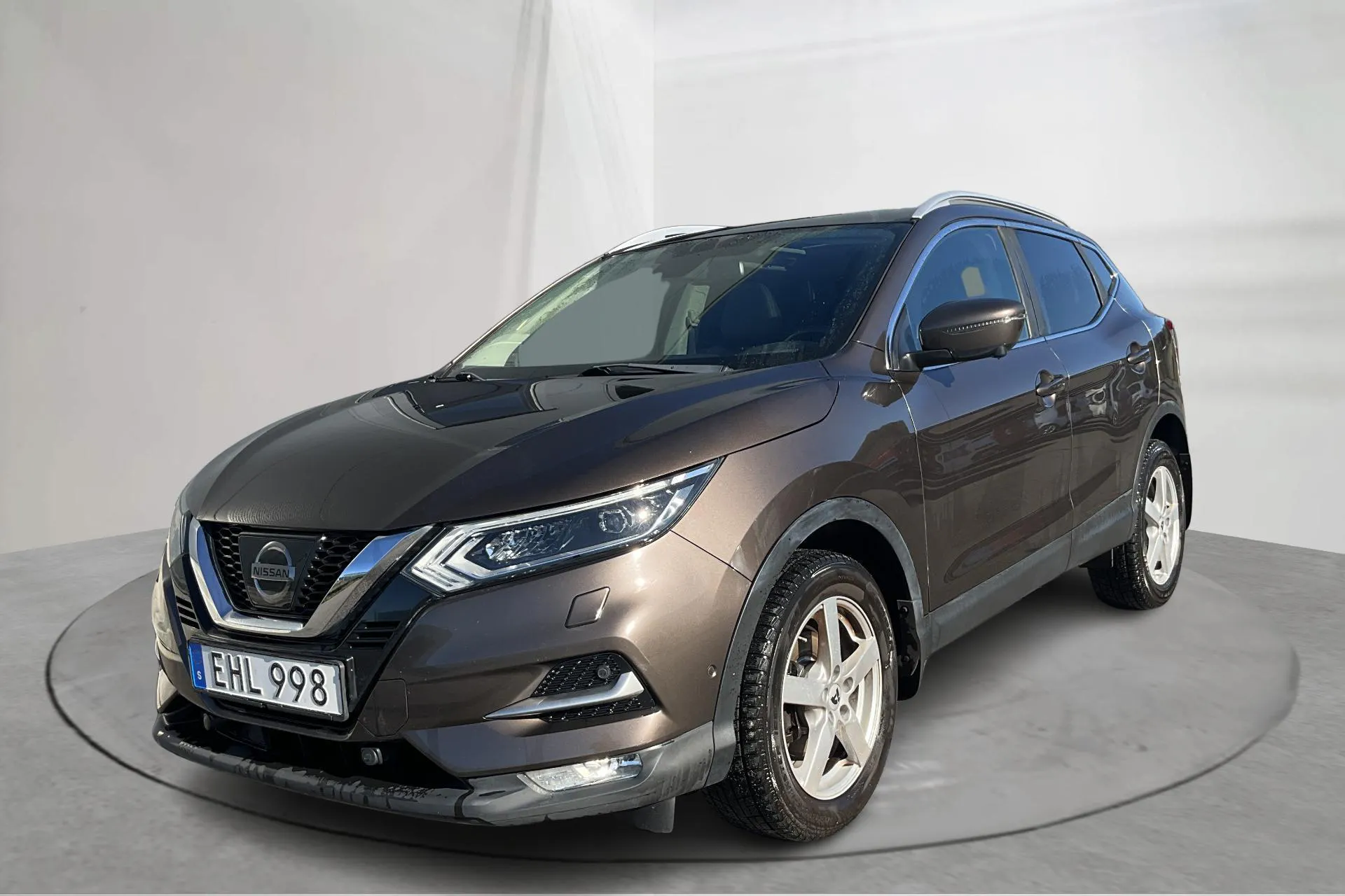 Presentation photo 1 of 16: Nissan Qashqai 1.2 DIG-T (115hk) - 130 450 km - Manual - dark brown - 2017