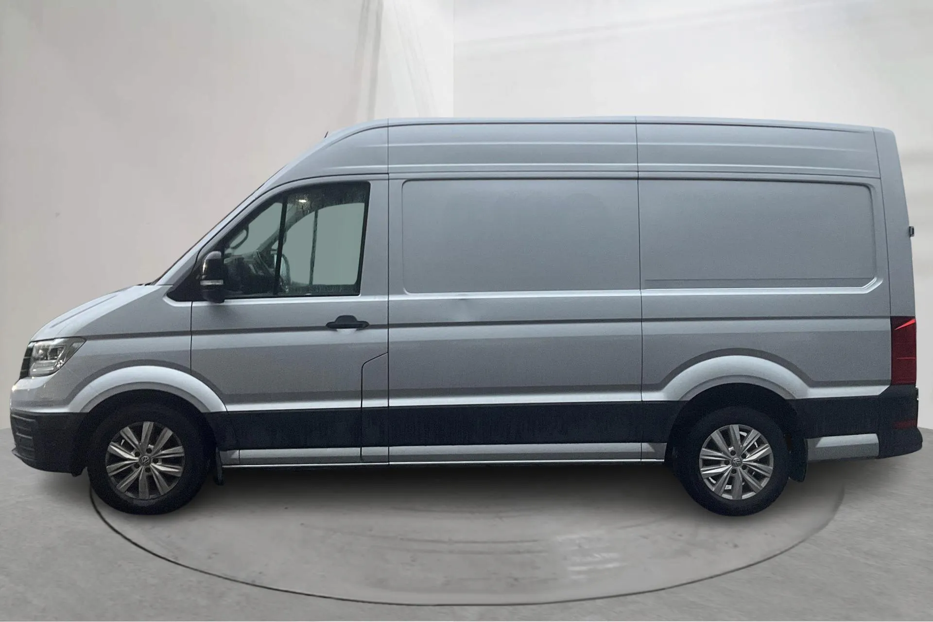 Presentation photo 2 of 15: VW Crafter 35 2.0 TDI Skåp (177hk) - 172 790 km - Manual - silver - 2017