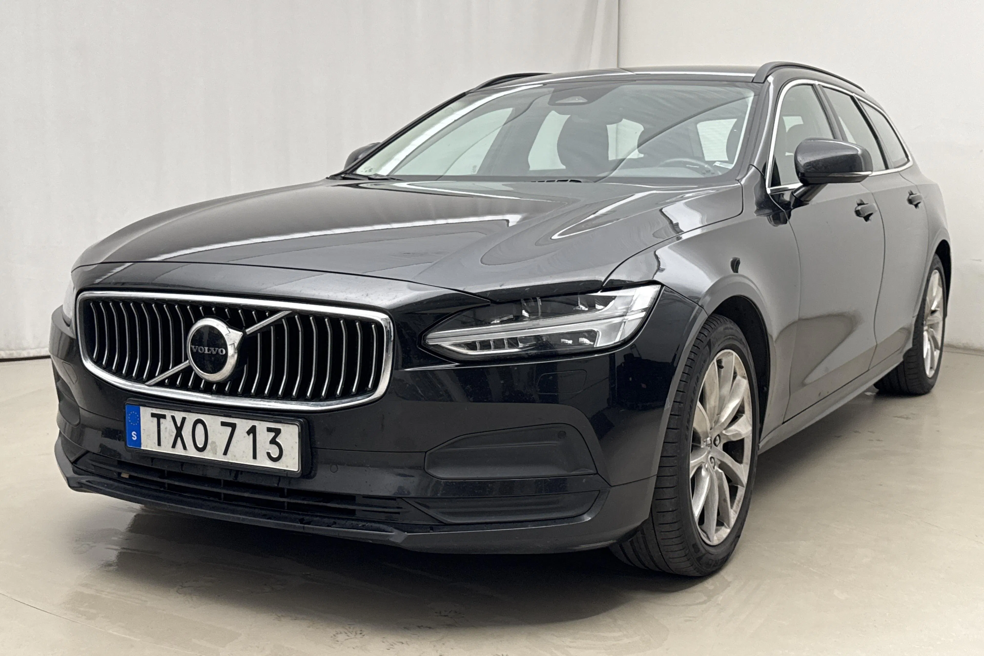 Presentationsfoto 1 av 21: Volvo V90 B4 AWD Mildhybrid, Diesel (190hk) - 11 252 mil - Automat - svart - 2022