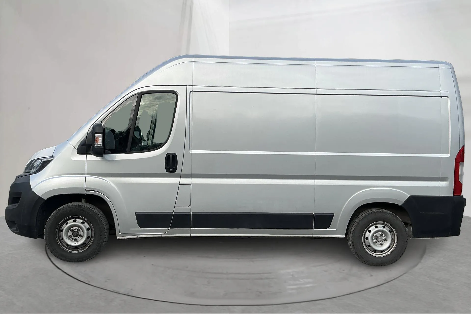 Presentationsfoto 2 av 19: Fiat Ducato 35 2.3 Multijet Skåp (150hk) - 8 462 mil - Manuell - vit - 2020