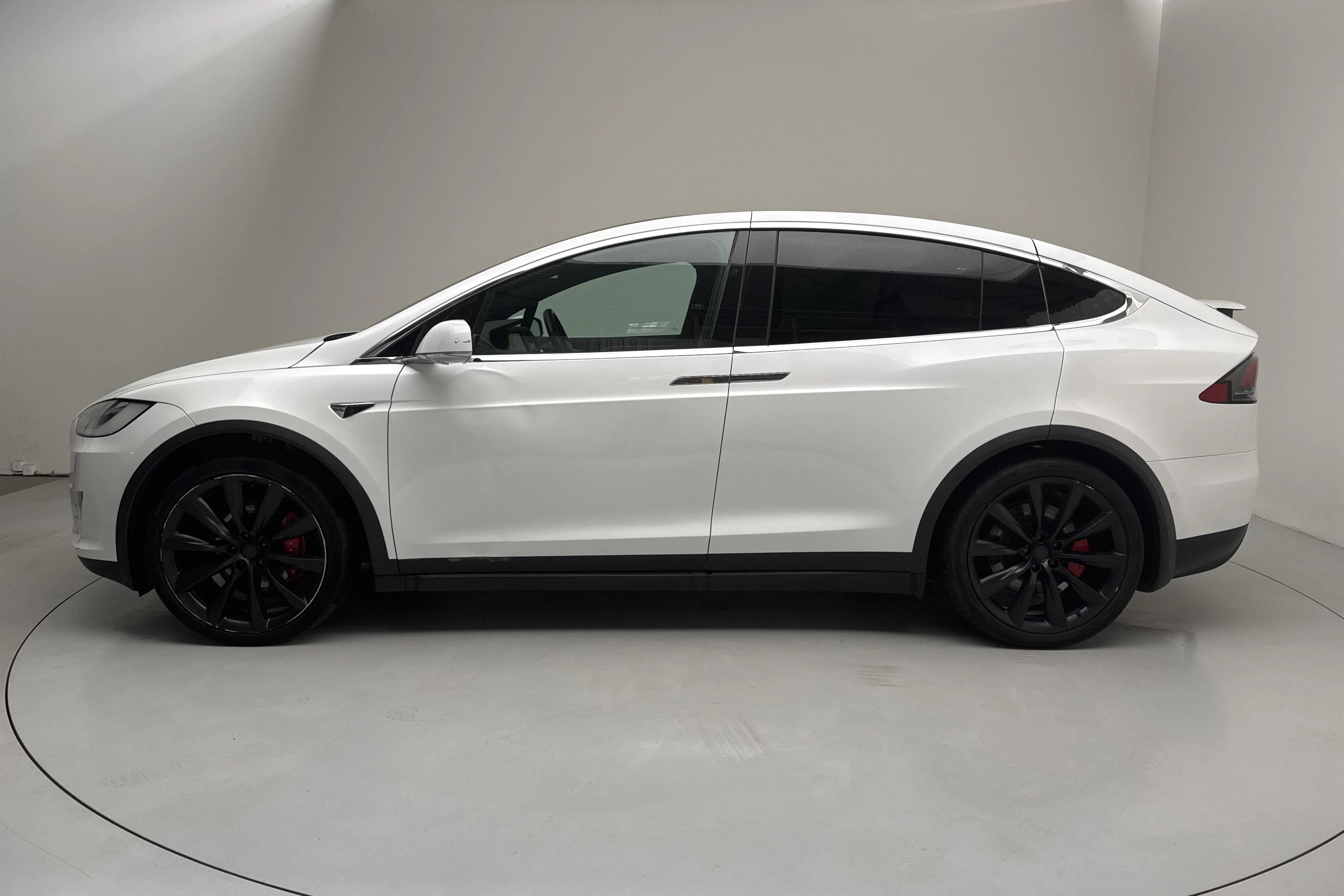 Presentation photo 2 of 19: Tesla Model X Dual Motor Performance AWD - 101 570 km - Automatic - white - 2020