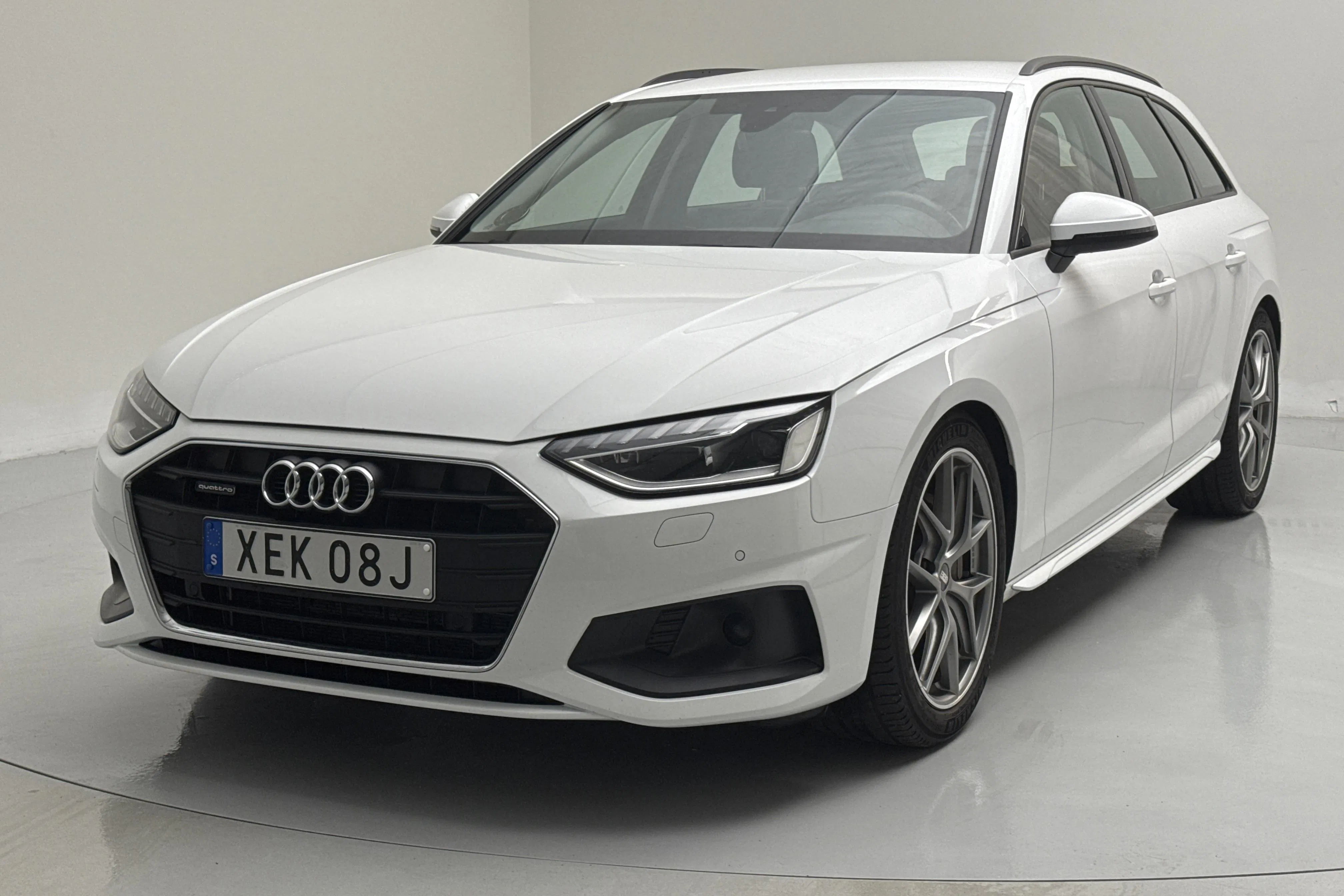 Presentationsfoto 1 av 17: Audi A4 Avant 40 TDI quattro (190hk) - 9 600 mil - Automat - vit - 2021
