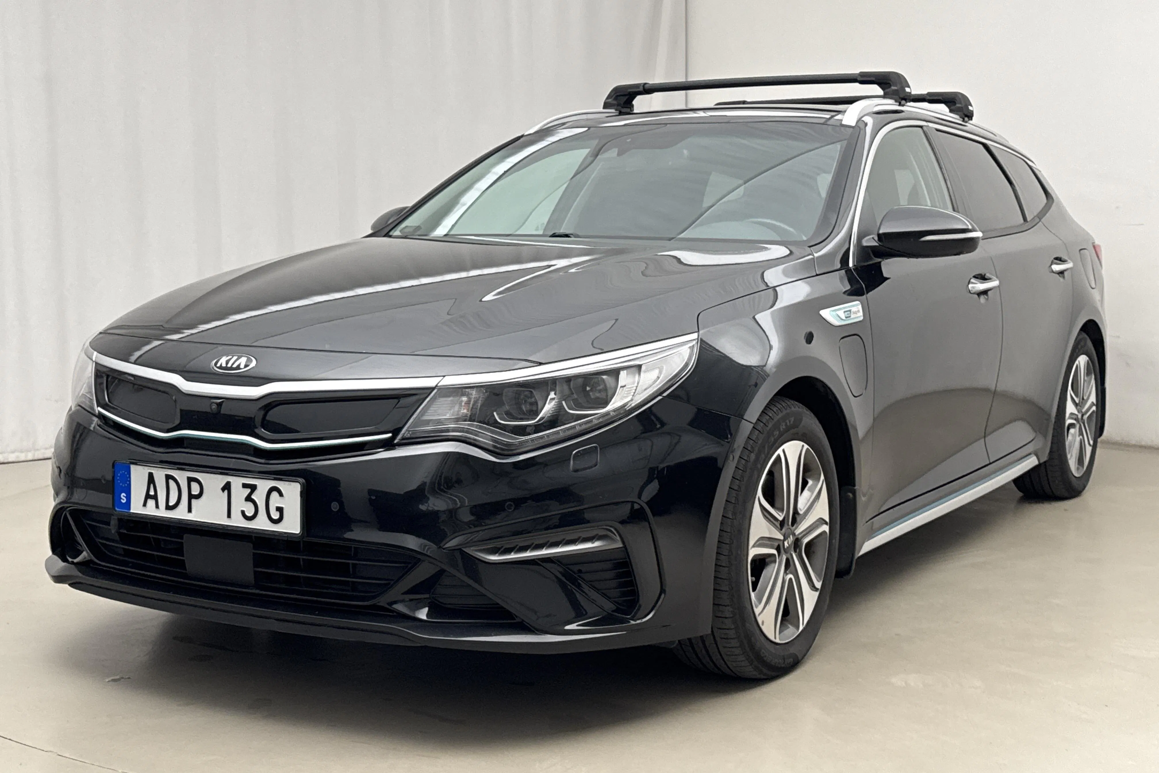 Presentationsfoto 1 av 27: KIA Optima 2.0 GDi Plug-in Hybrid SW (205hk) - 10 198 mil - Automat - svart - 2020