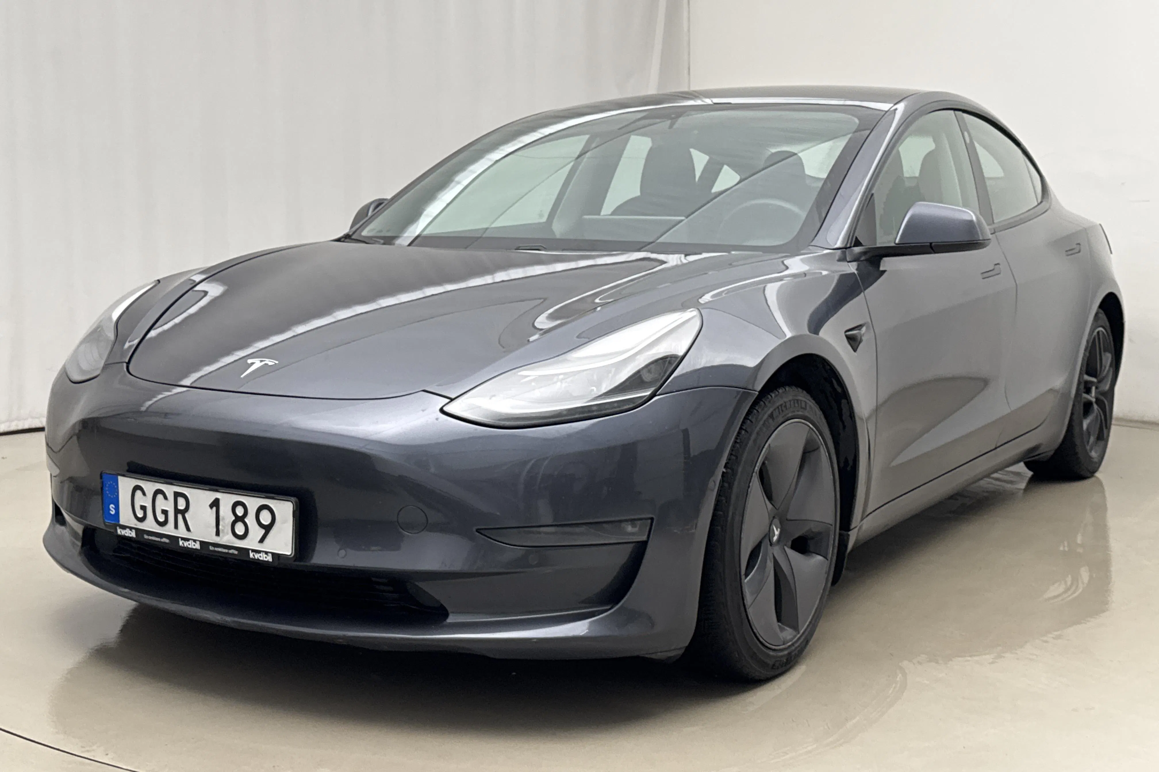 Presentationsfoto 1 av 25: Tesla Model 3 Long Range Dual Motor AWD - 22 709 mil - Automat - grå - 2021