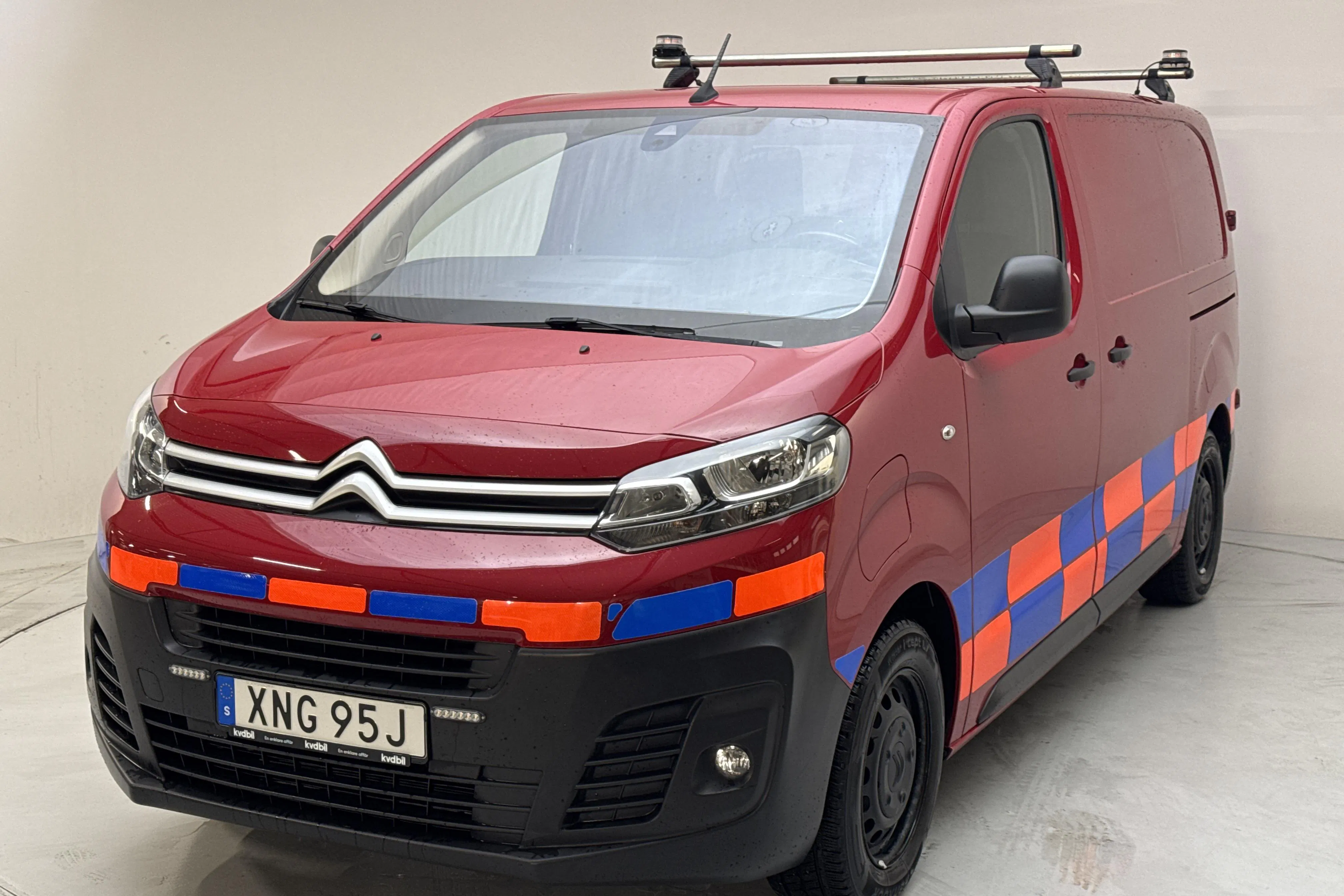 Presentationsfoto 1 av 16: Citroën e-Jumpy IV 75kWh Skåp (136hk) - 4 774 mil - Automat - röd - 2022