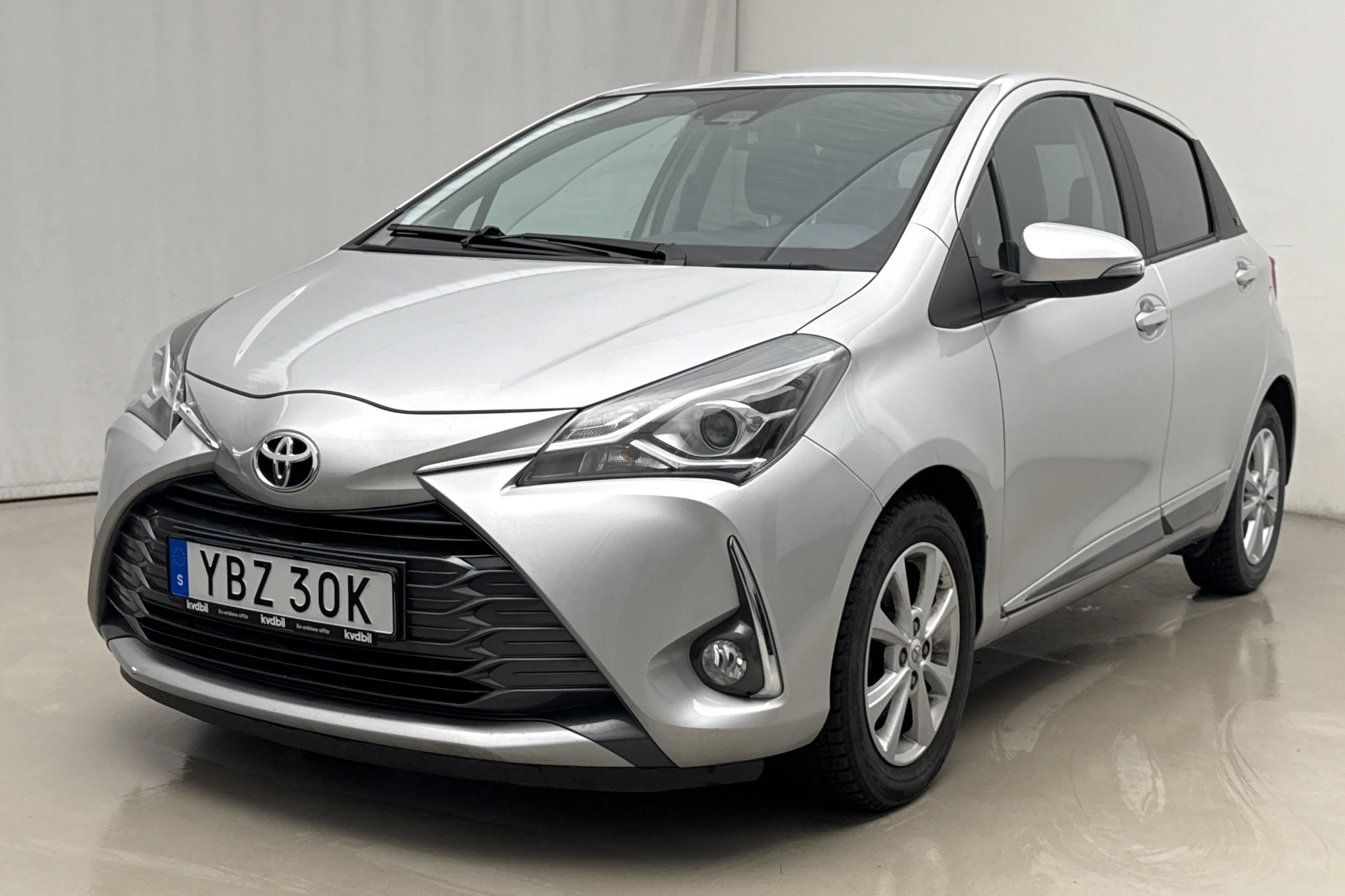 Presentationsfoto 1 av 17: Toyota Yaris 1.5 5dr (111hk) - 5 950 mil - Automat - silver - 2019
