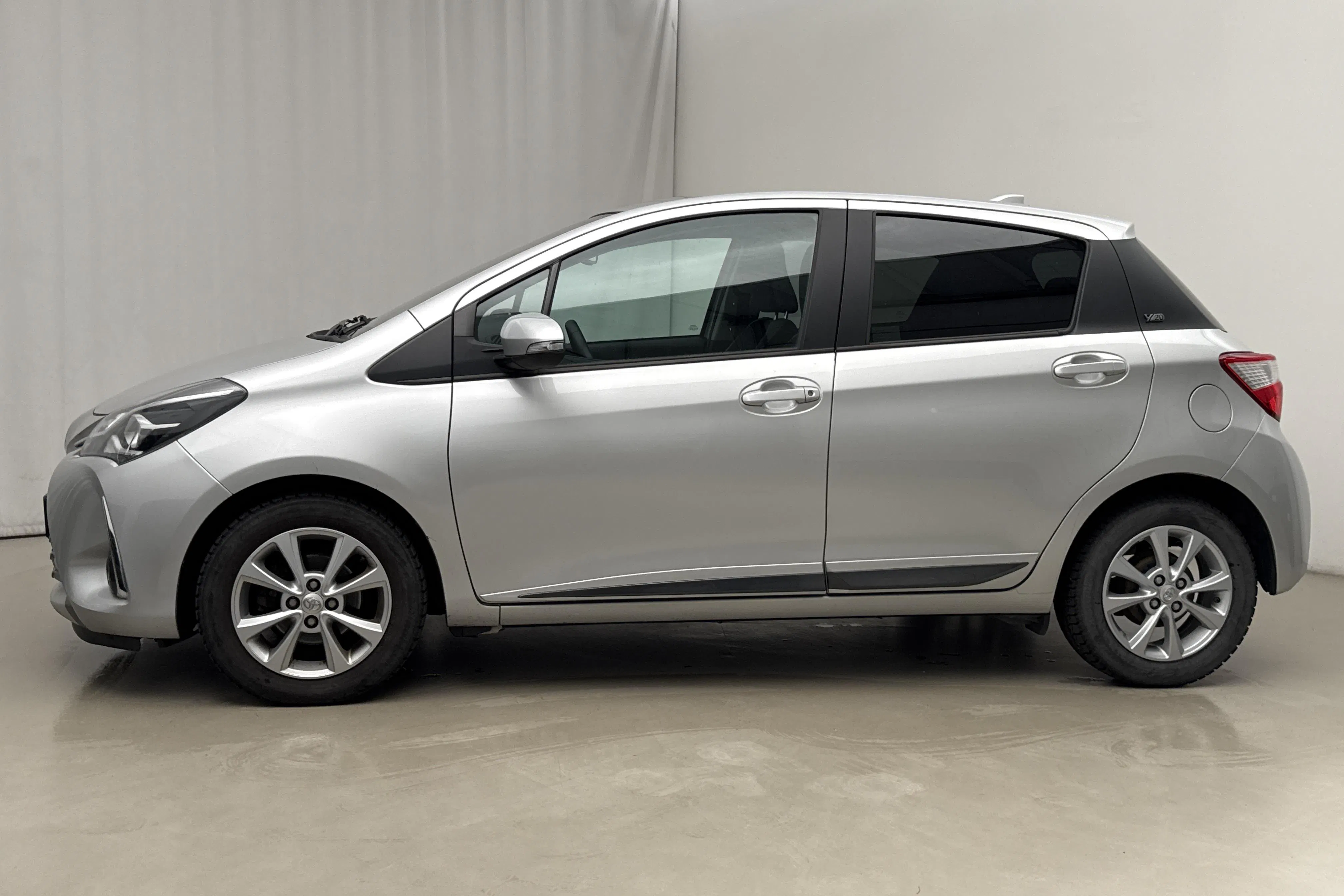 Presentationsfoto 2 av 17: Toyota Yaris 1.5 5dr (111hk) - 5 950 mil - Automat - silver - 2019