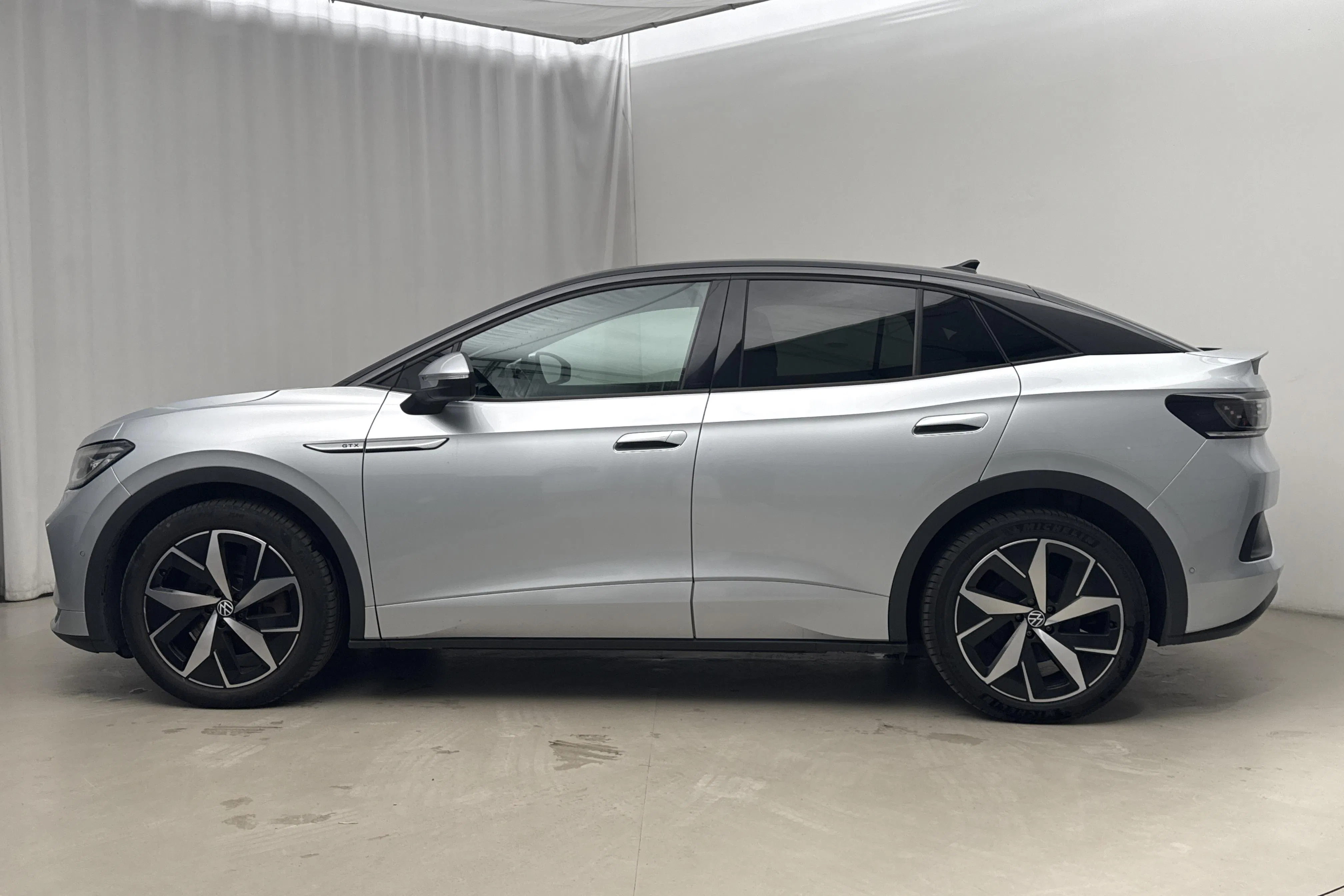 Presentationsfoto 2 av 19: VW ID.5 GTX 4-Motion 77kWh (299hk) - 14 516 mil - Automat - silver - 2022