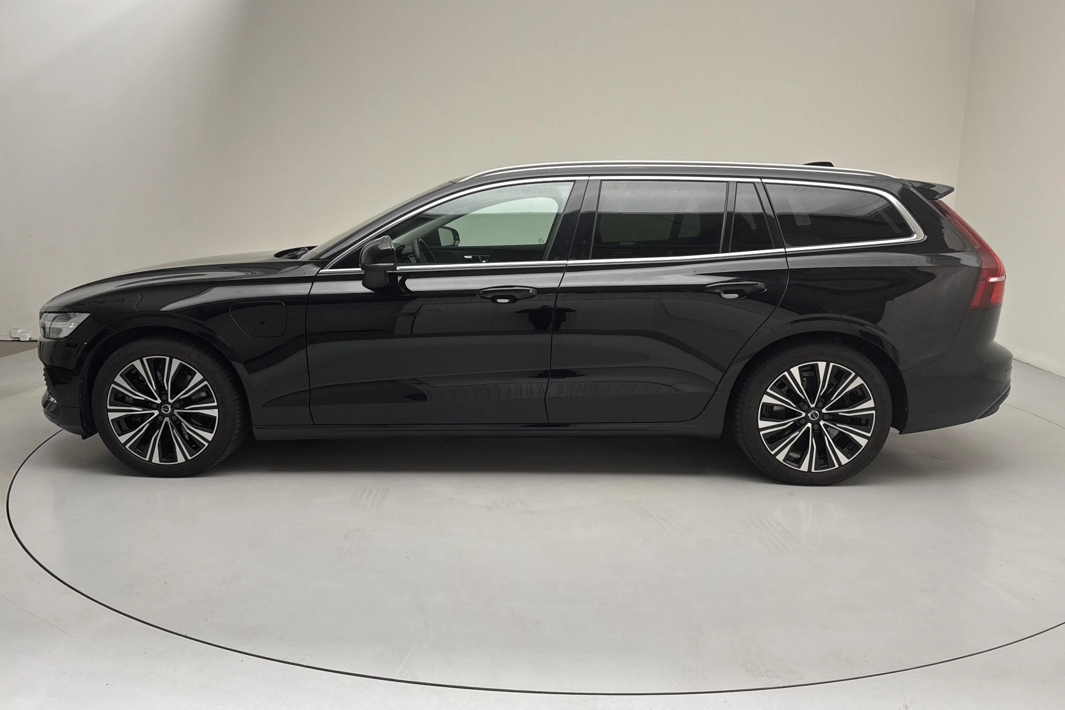 Presentation photo 2 of 18: Volvo V60 T6 AWD Recharge (350hk) - 93 520 km - Automatic - black - 2023