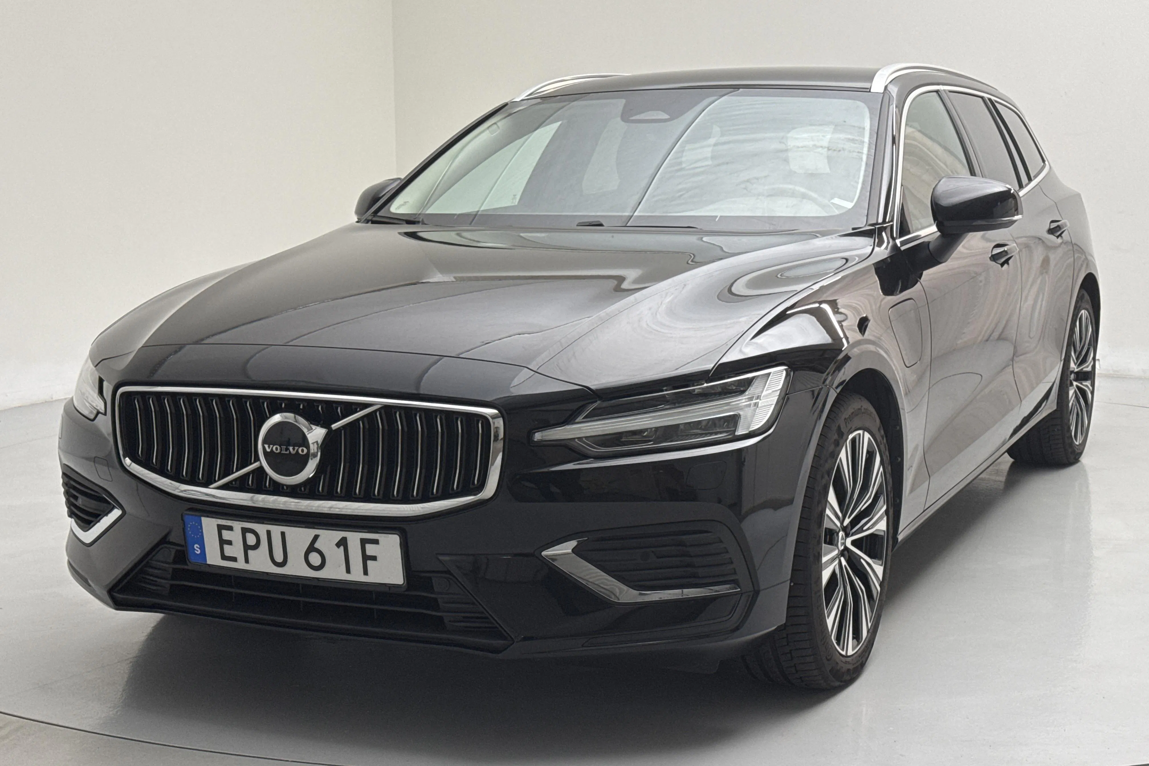 Presentation photo 1 of 18: Volvo V60 T6 AWD Recharge (350hk) - 93 520 km - Automatic - black - 2023