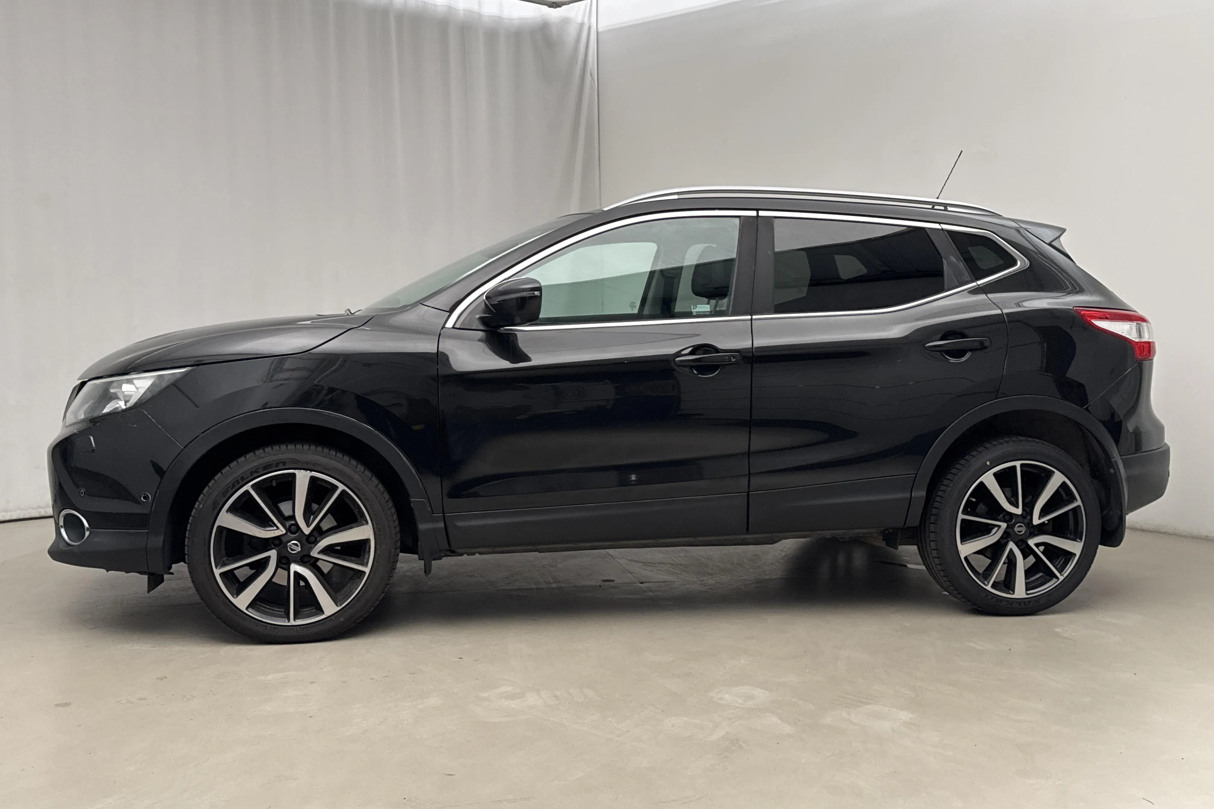 Presentationsfoto 2 av 19: Nissan Qashqai 1.2 (115hk) - 9 632 mil - Automat - svart - 2016