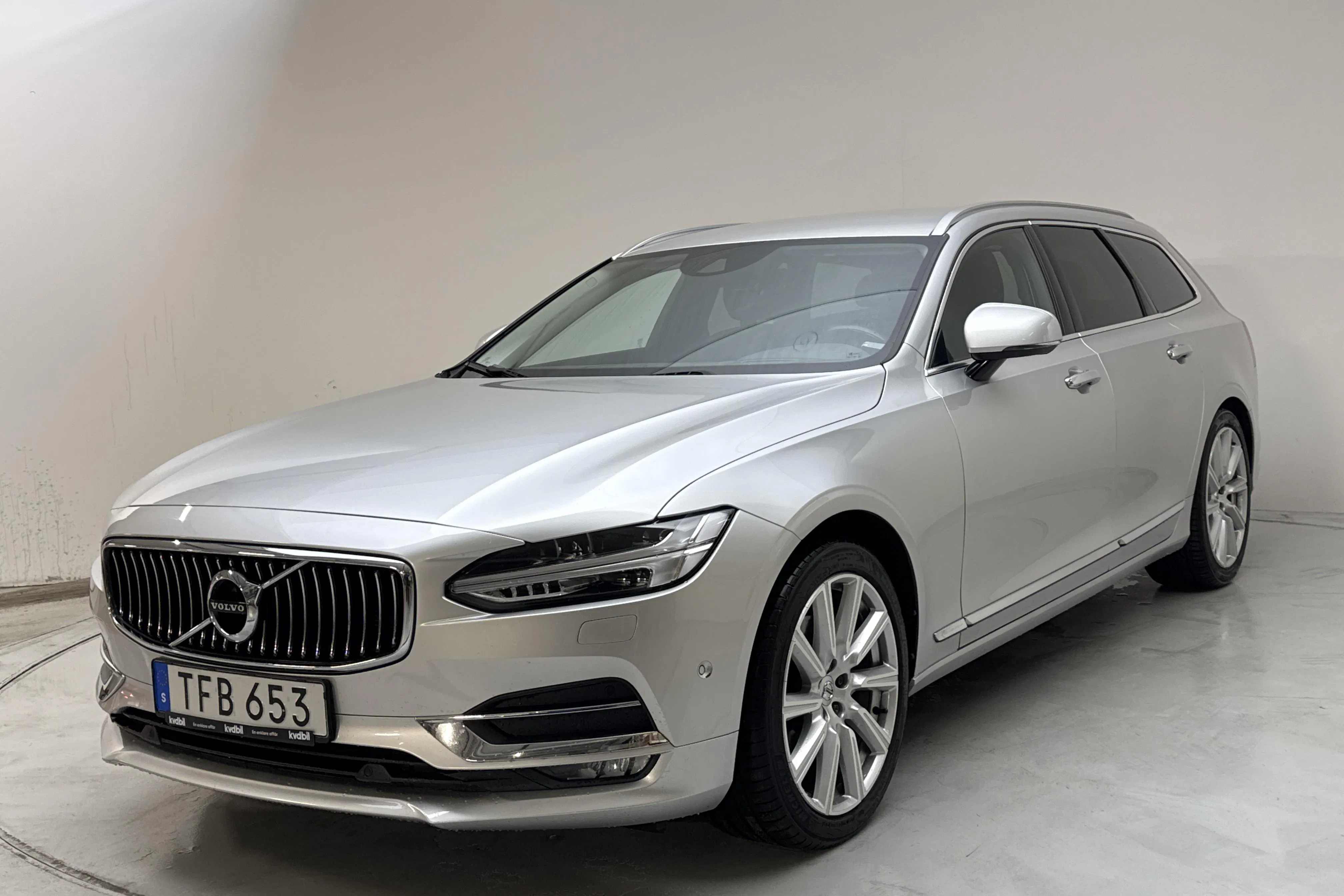 Presentation photo 1 of 16: Volvo V90 T5 (254hk) - 123 280 km - Automatic - silver - 2017