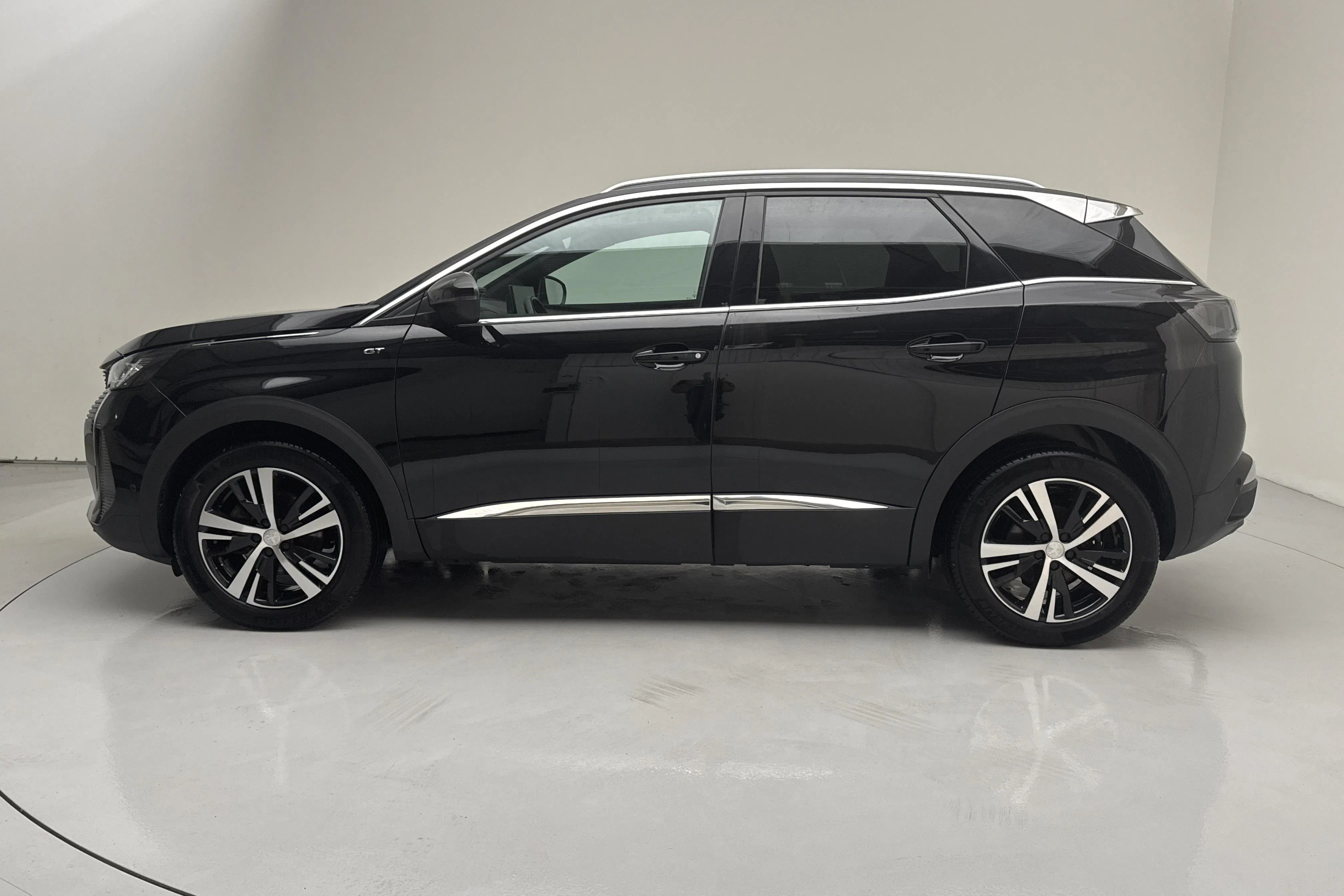 Presentationsfoto 2 av 14: Peugeot 3008 1.2 PureTech (130hk) - 7 799 mil - Automat - svart - 2023