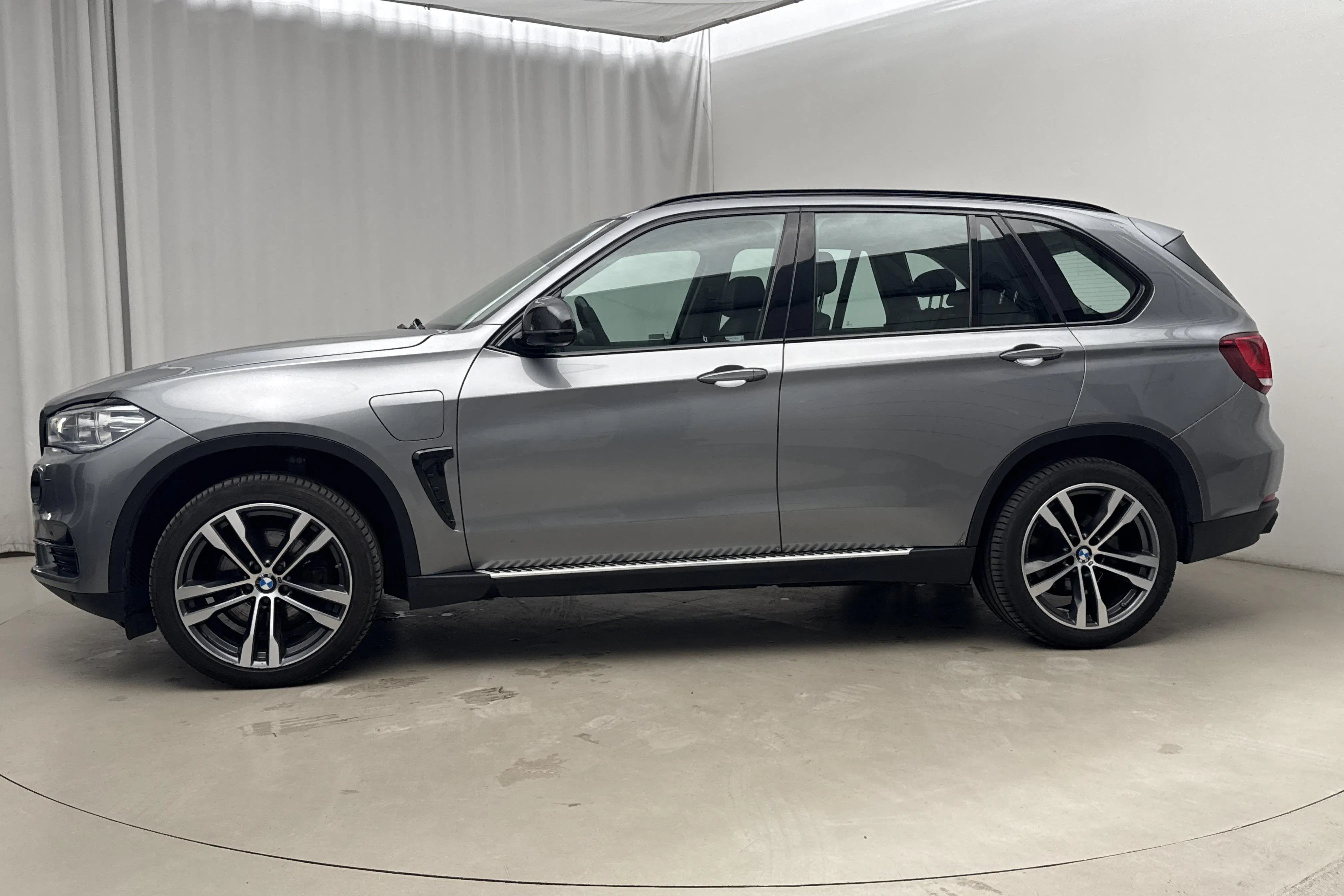 Presentation photo 2 of 23: BMW X5 xDrive40e, F15 (313hk) - 137 630 km - Automatic - gray - 2017