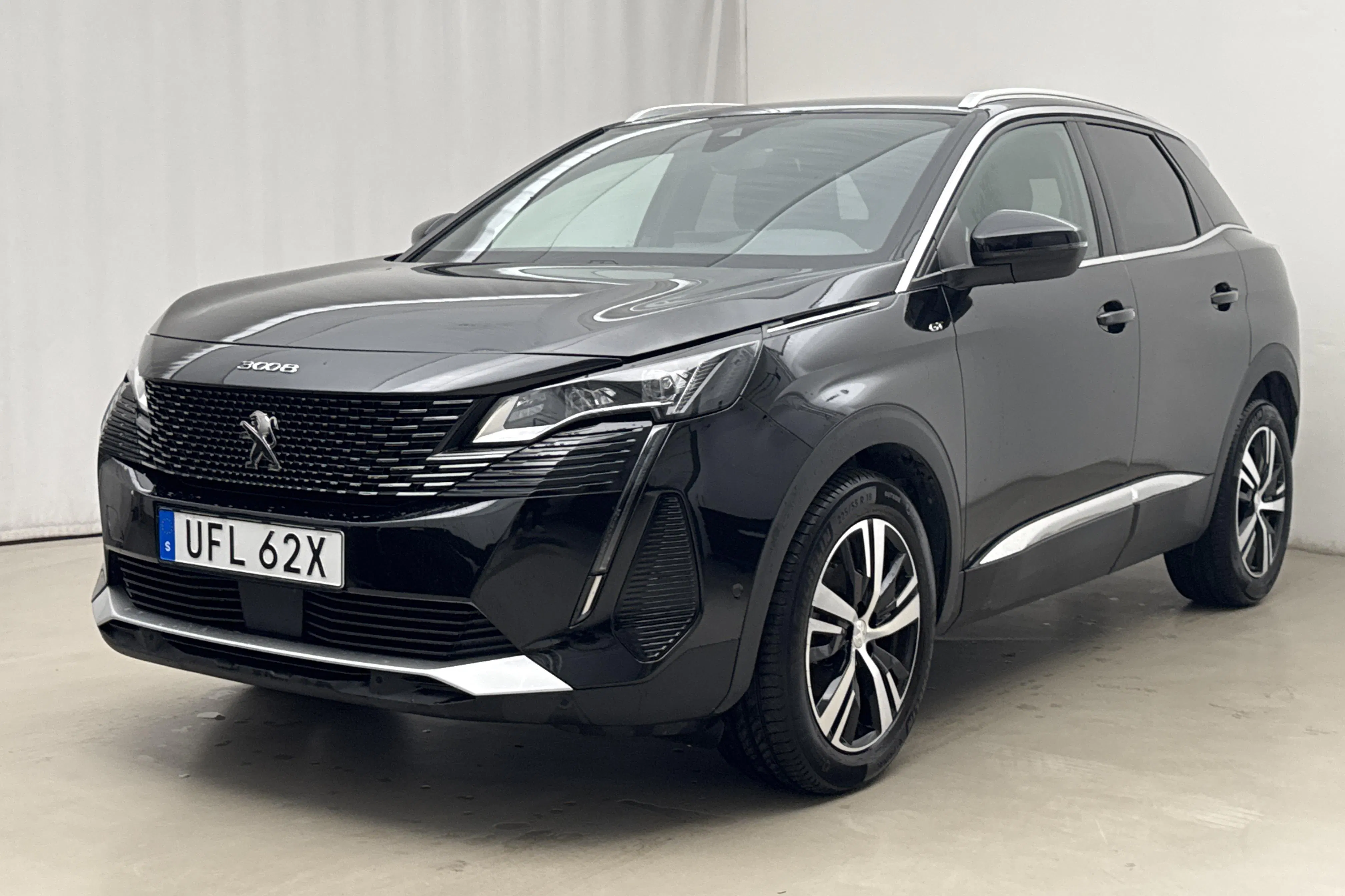 Presentation photo 1 of 18: Peugeot 3008 1.2 PureTech (130hk) - 16 860 km - Automatic - black - 2023
