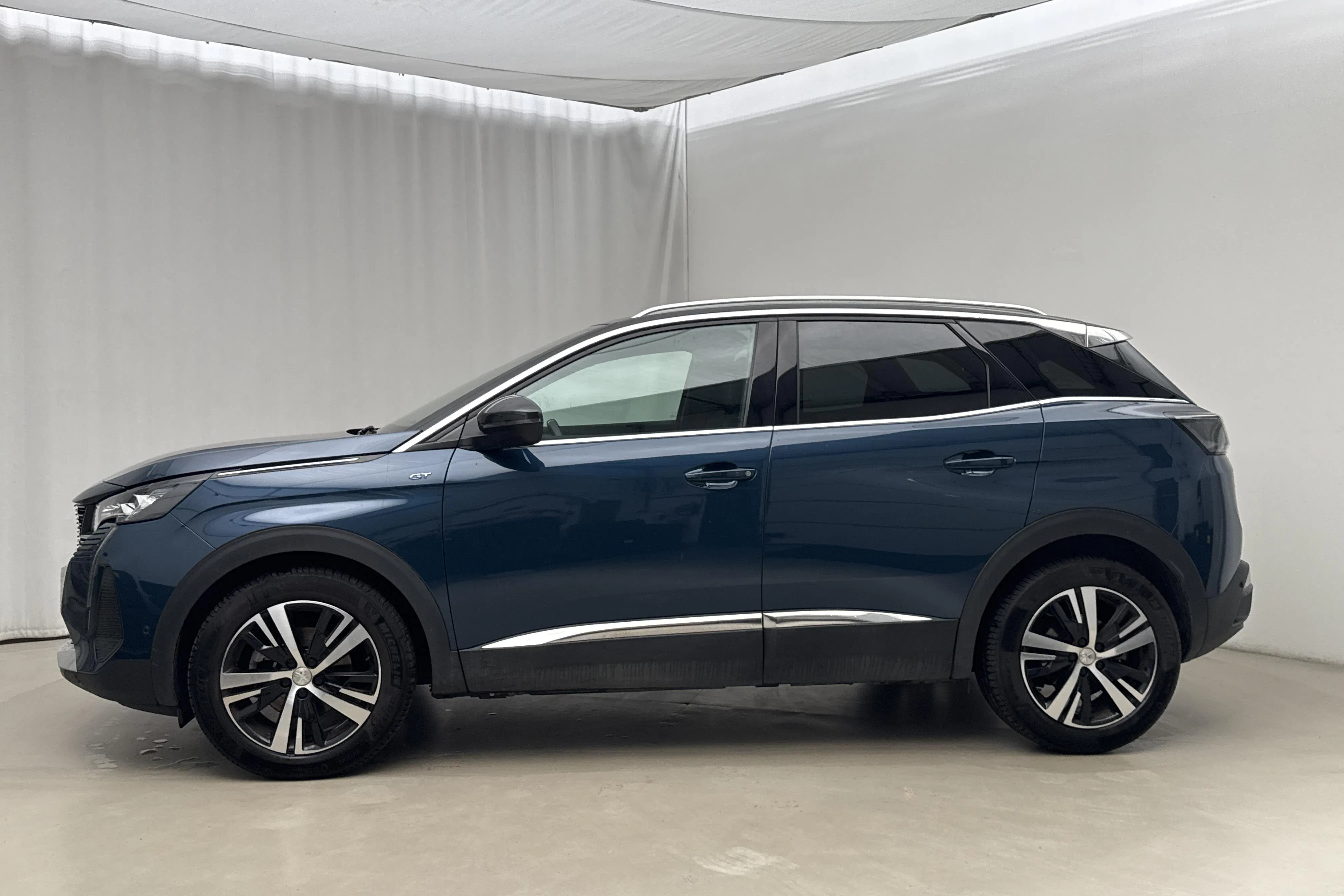 Presentation photo 2 of 18: Peugeot 3008 1.2 PureTech (130hk) - 21 420 km - Automatic - blue - 2023