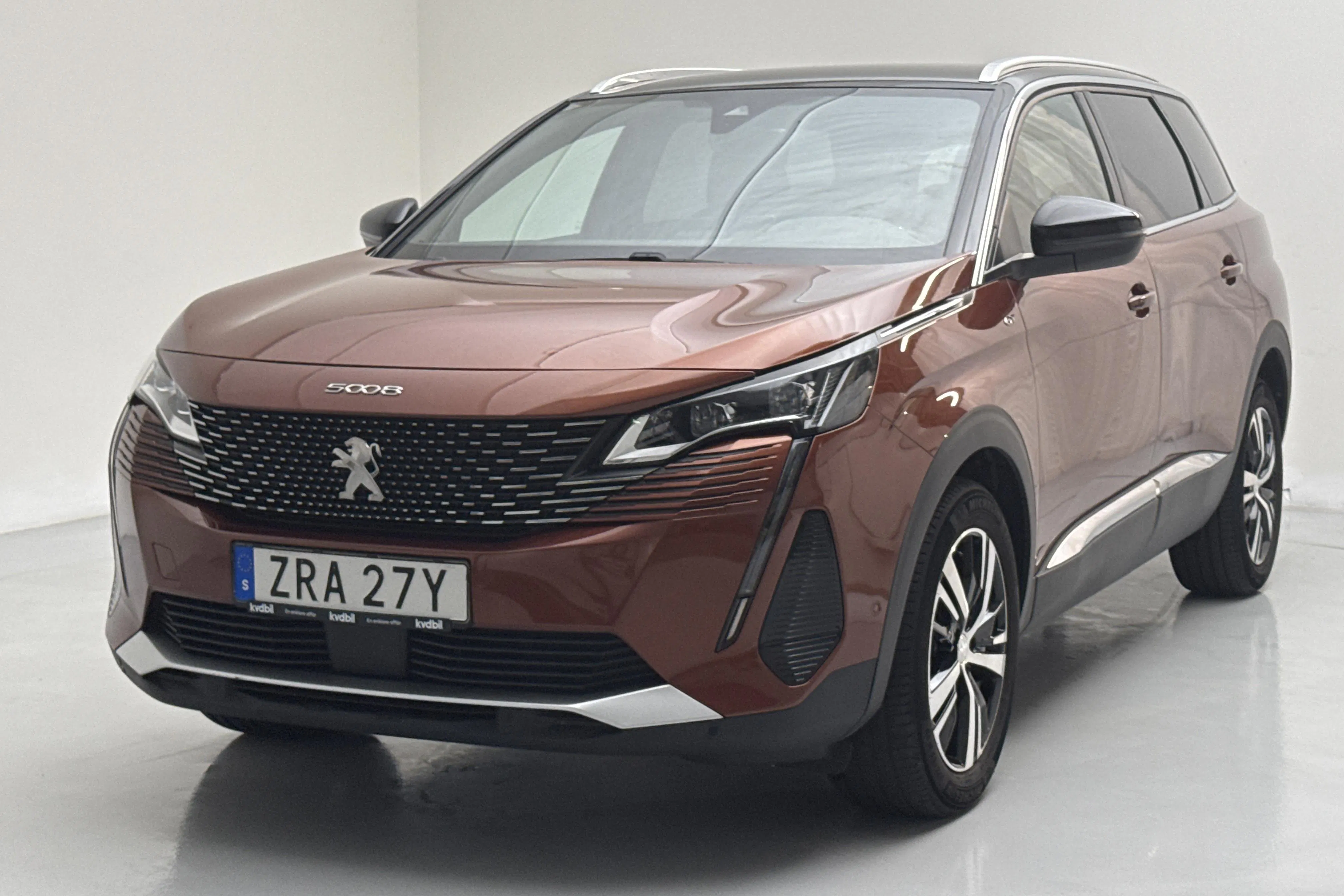 Presentation photo 1 of 16: Peugeot 5008 1.2 PureTech (130hk) - 41 720 km - Automatic - brown - 2023