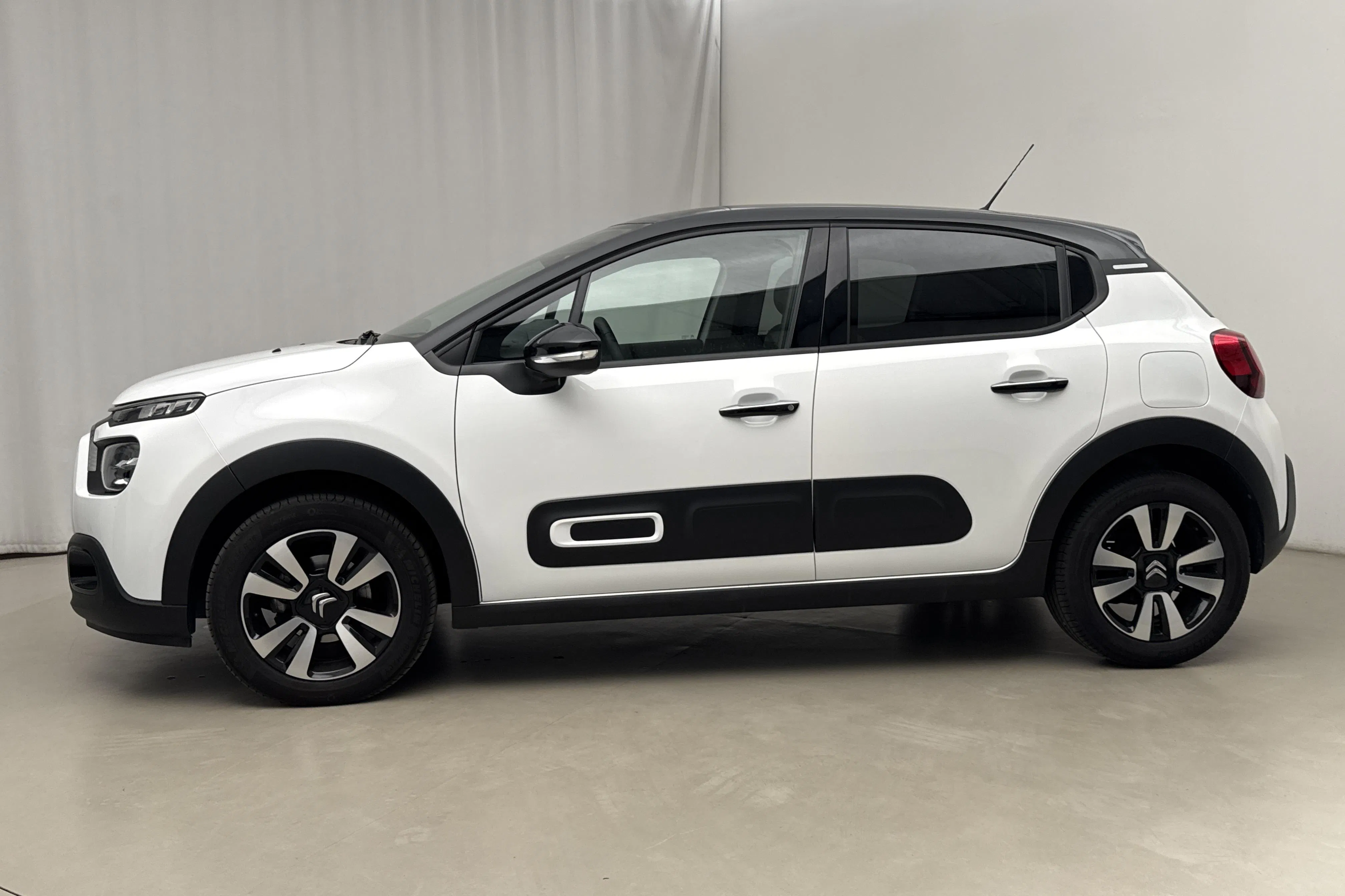 Presentationsfoto 2 av 14: Citroën C3 PureTech (110hk) - 2 971 mil - Automat - vit - 2023