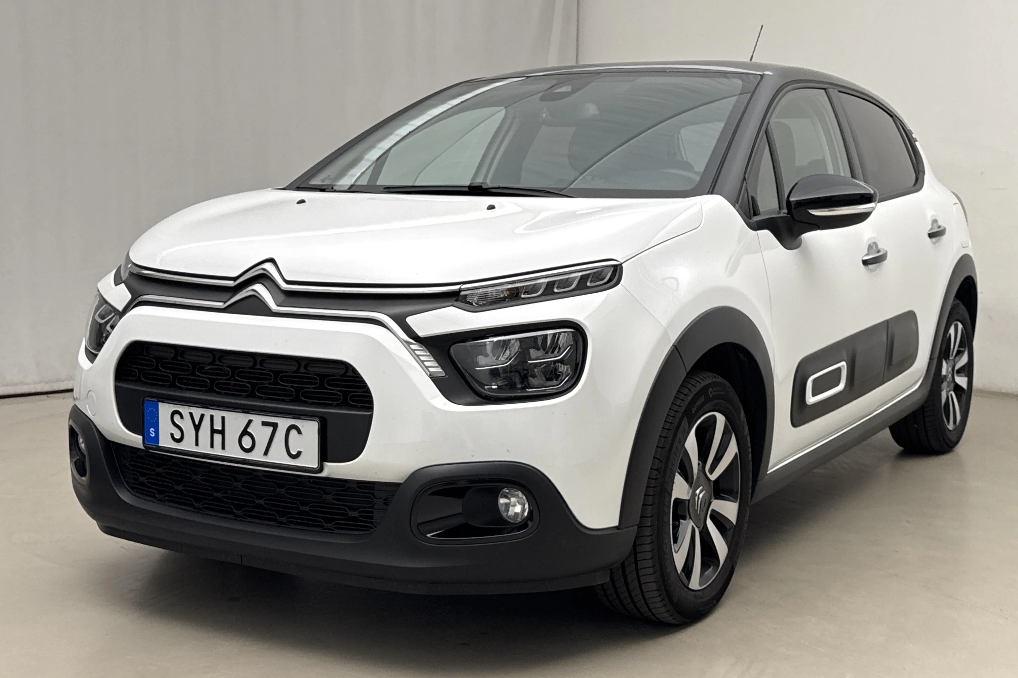 Presentationsfoto 1 av 14: Citroën C3 PureTech (110hk) - 2 971 mil - Automat - vit - 2023
