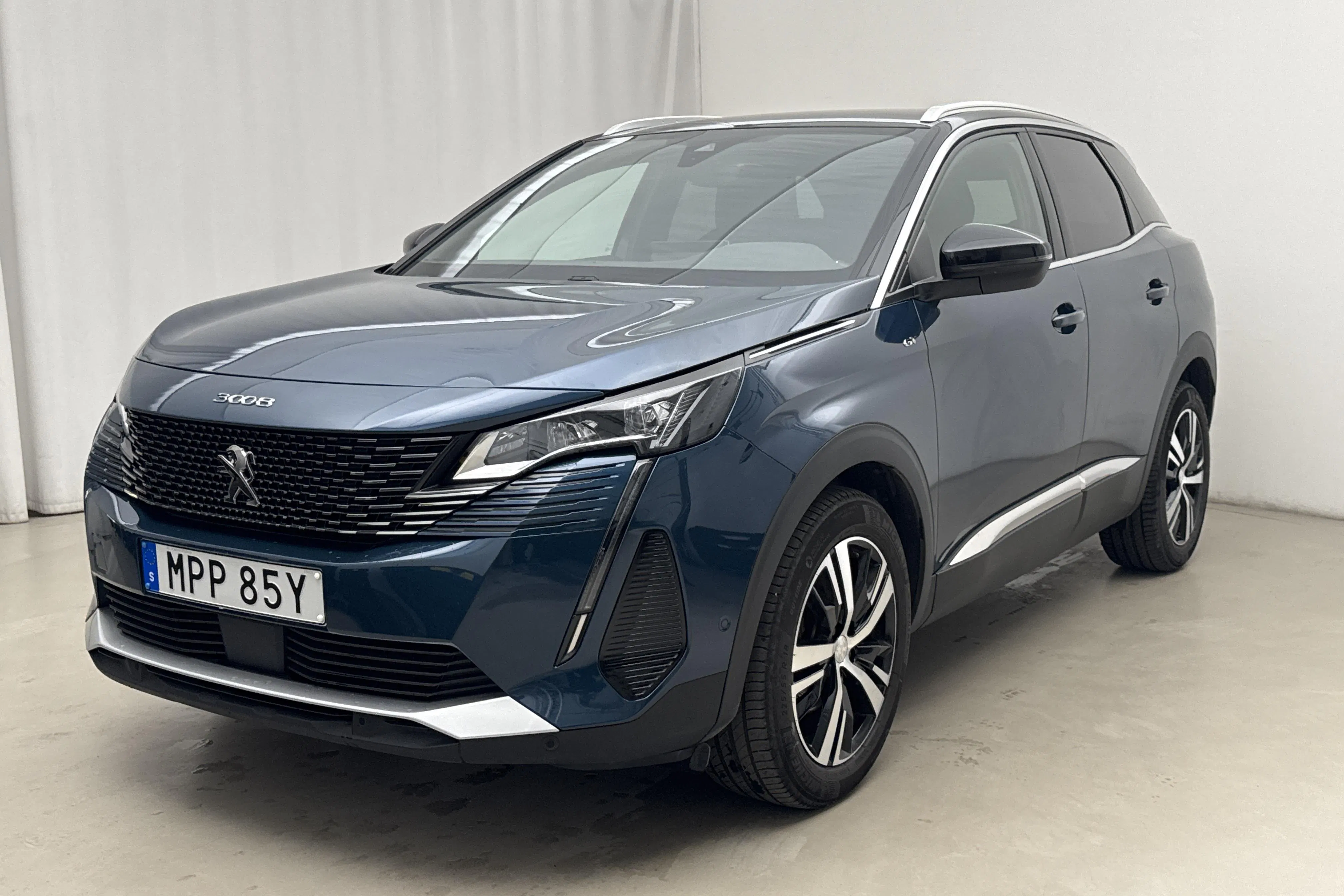 Presentationsfoto 1 av 18: Peugeot 3008 1.2 PureTech (130hk) - 6 470 mil - Automat - blå - 2023