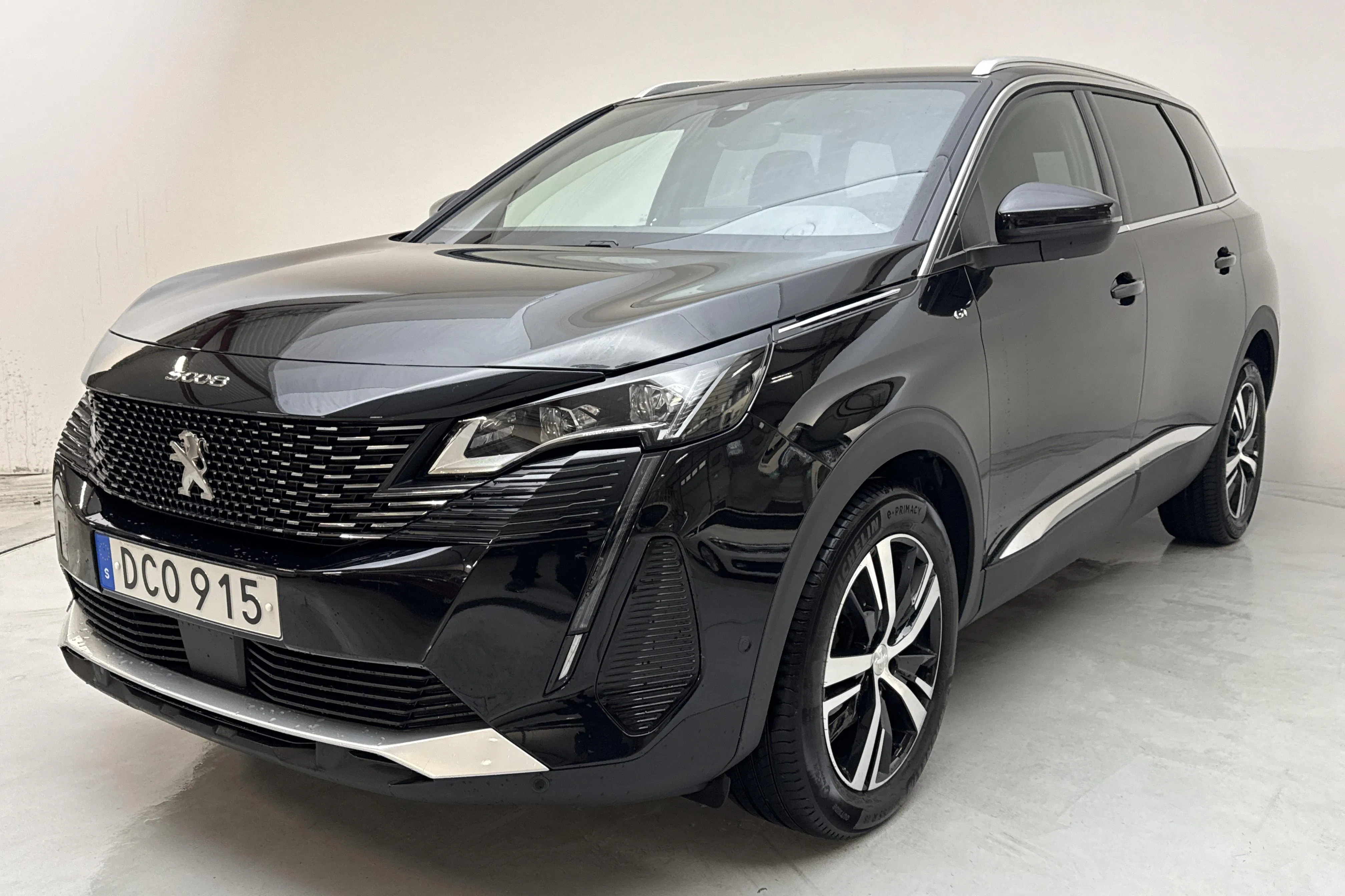 Presentation photo 1 of 15: Peugeot 5008 1.2 PureTech (130hk) - 5 353 Scandinavian mile - Automatic - black - 2023