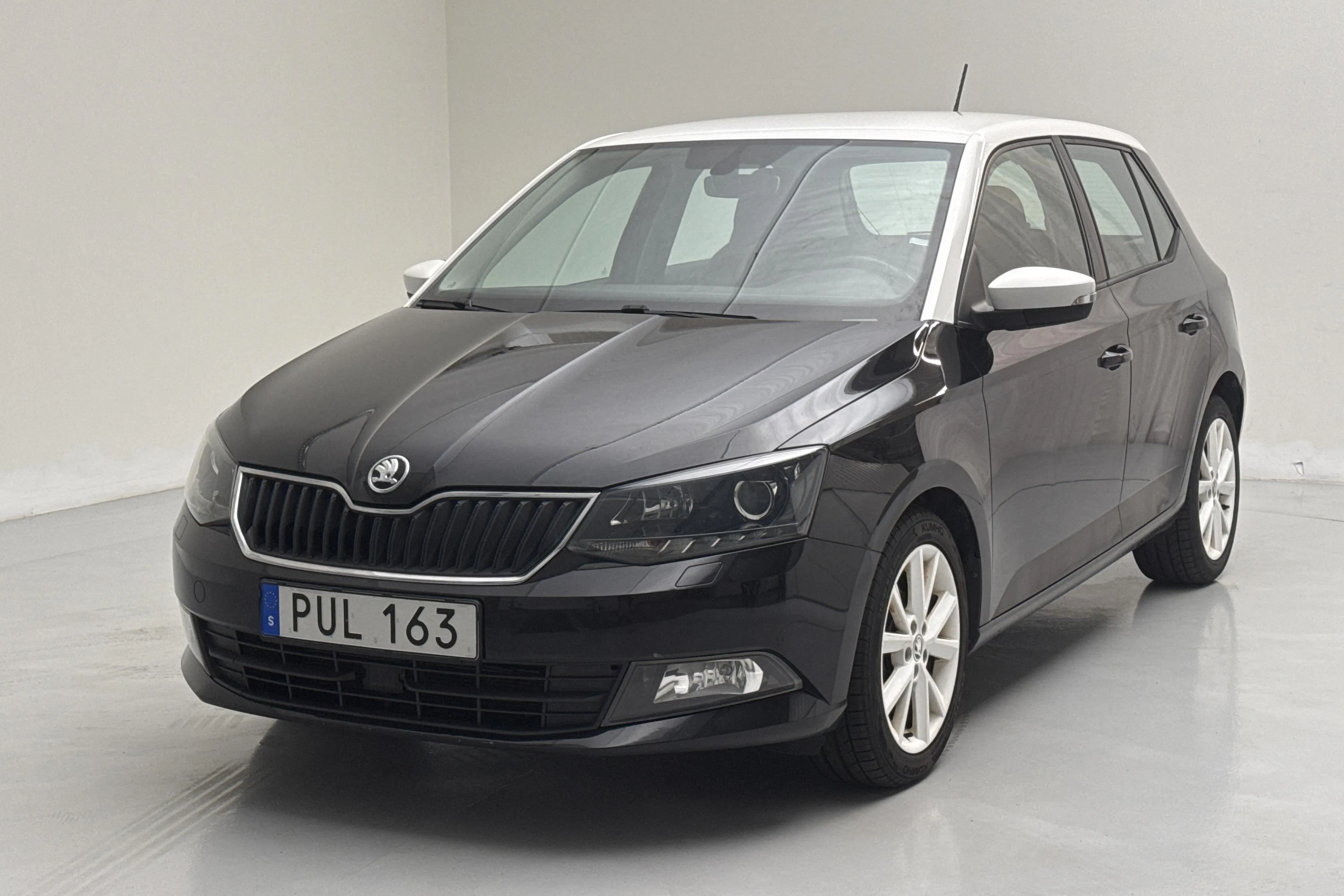 Presentationsfoto 1 av 11: Skoda Fabia 1.2 TSI (90hk) - 9 225 mil - Manuell - svart - 2015