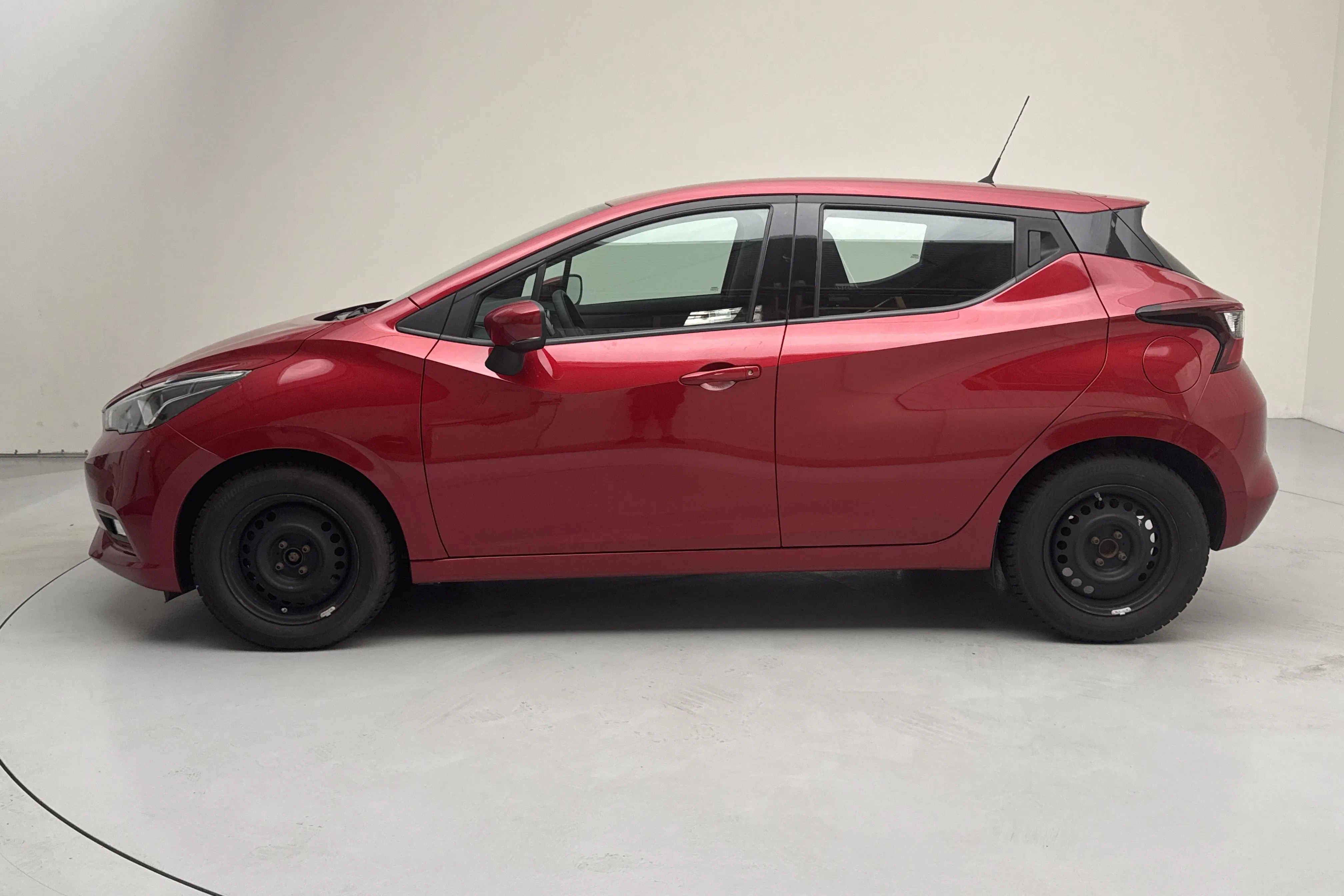 Presentationsfoto 2 av 11: Nissan Micra 1.0 5dr (70hk) - 4 945 mil - Manuell - röd - 2017