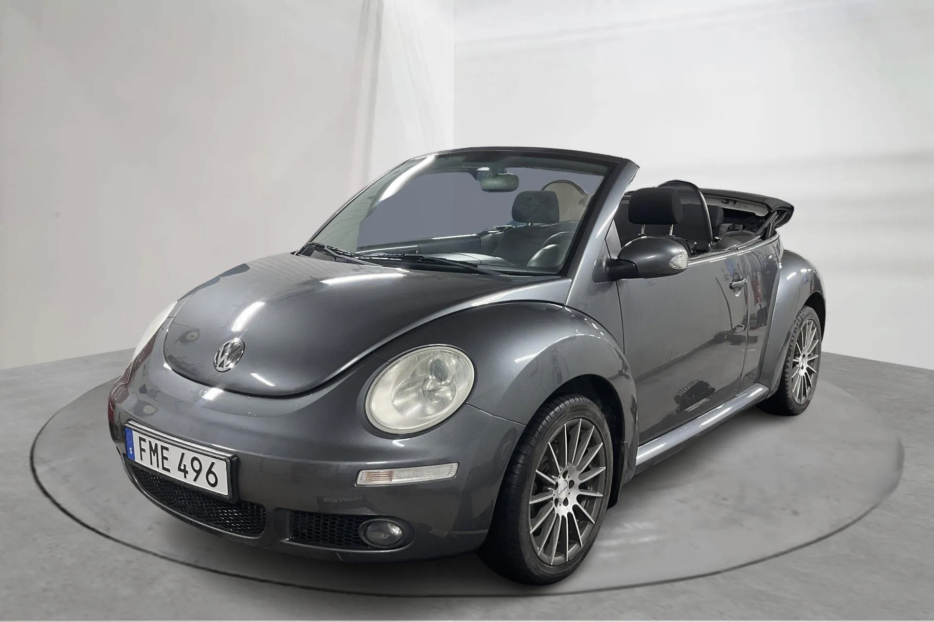 Presentation photo 1 of 17: VW Beetle 1.6 Cabriolet (102hk) - 74 840 km - Manual - dark grey - 2007